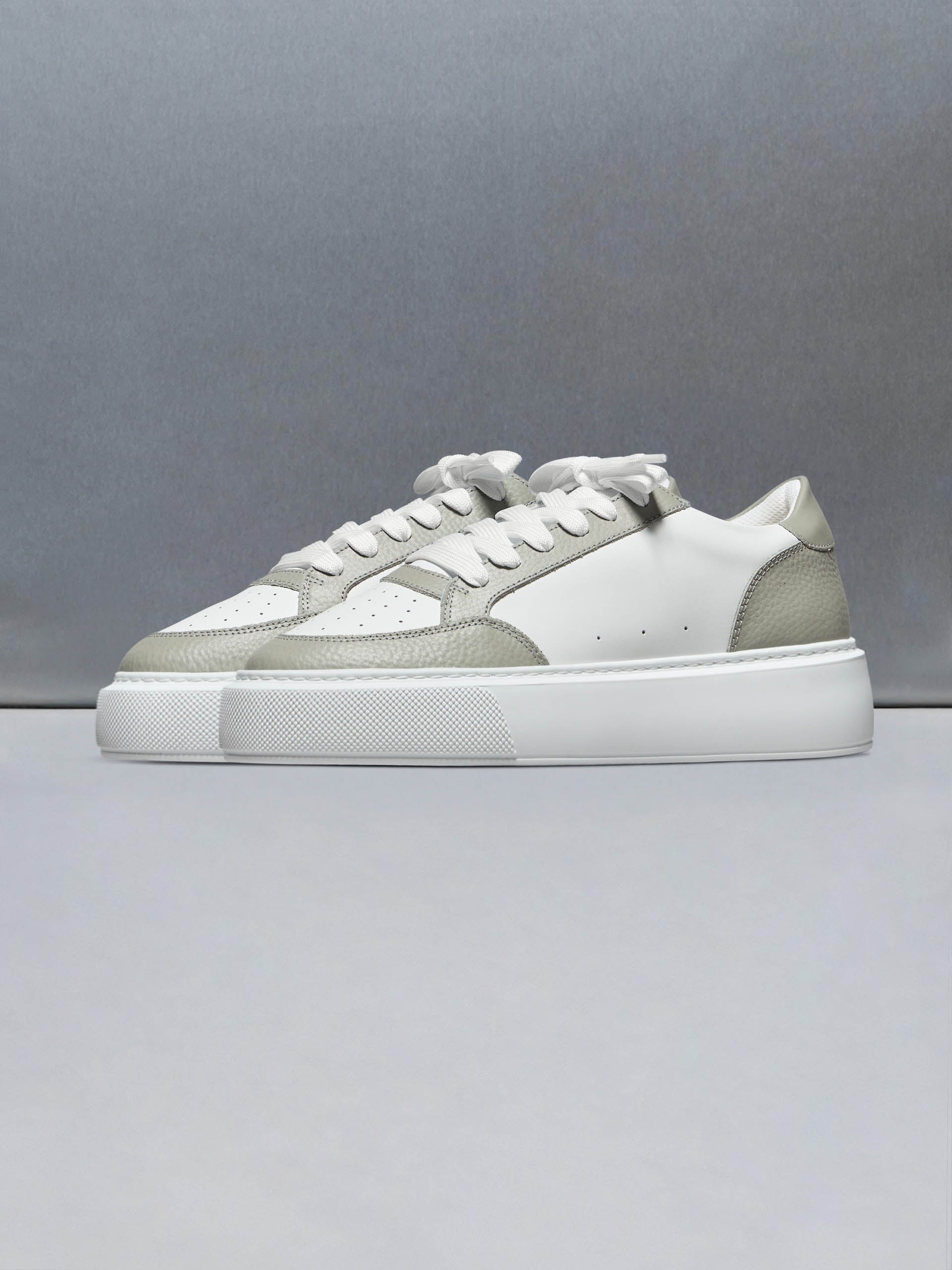 Mens Court Trainer 2.0 in White Stone