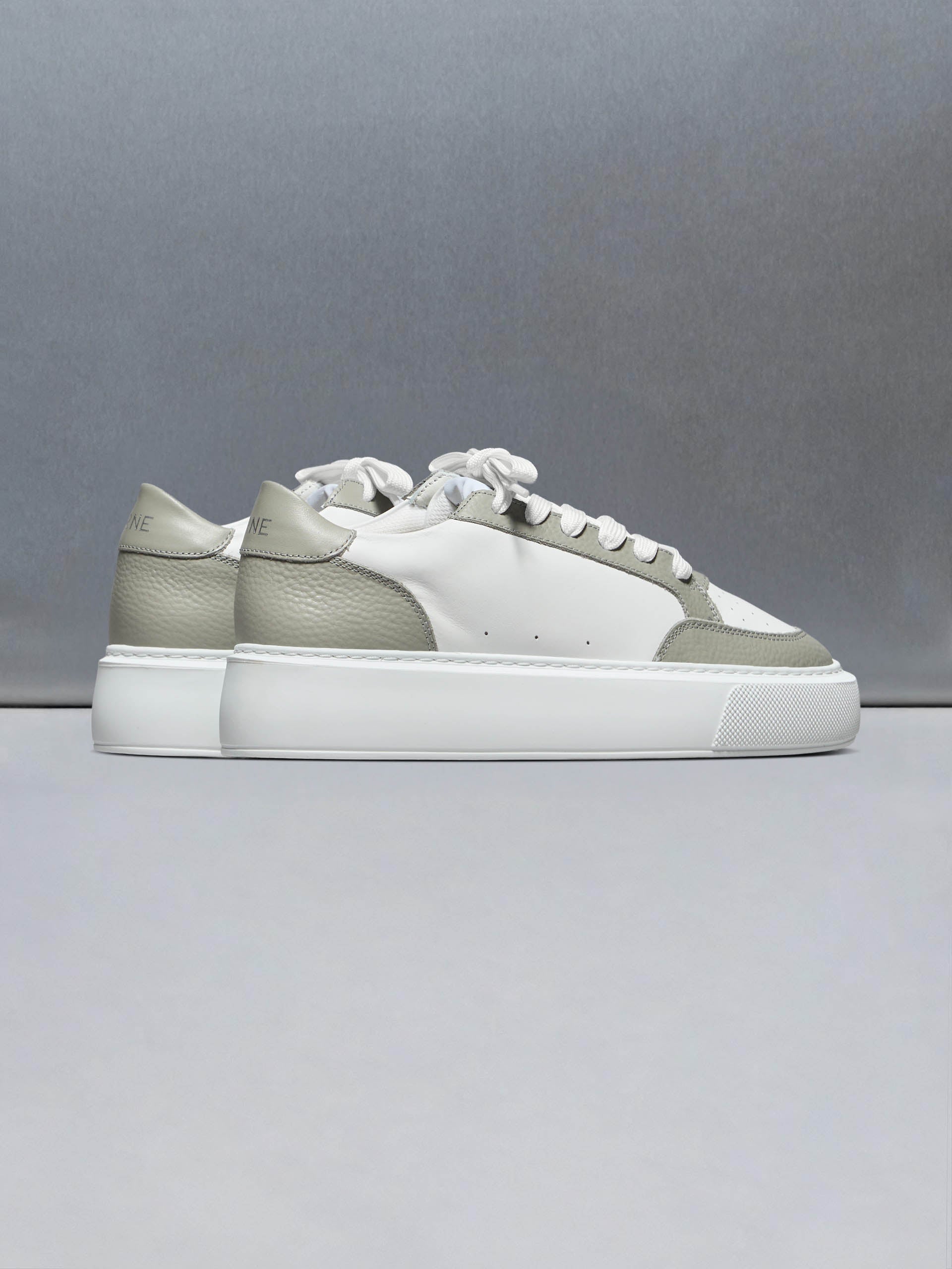 Mens Court Trainer 2.0 in White Stone