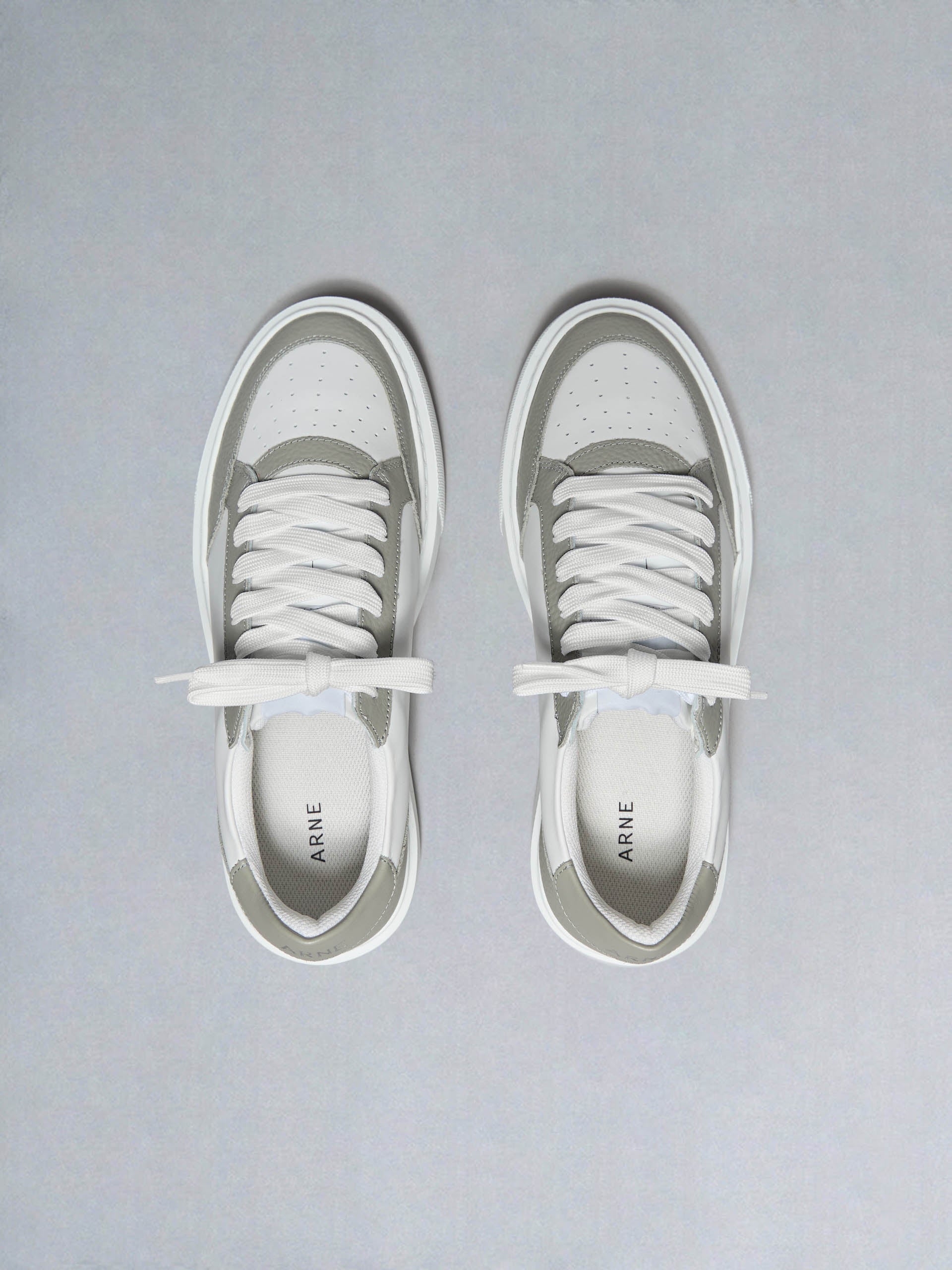 Mens Court Trainer 2.0 in White Stone