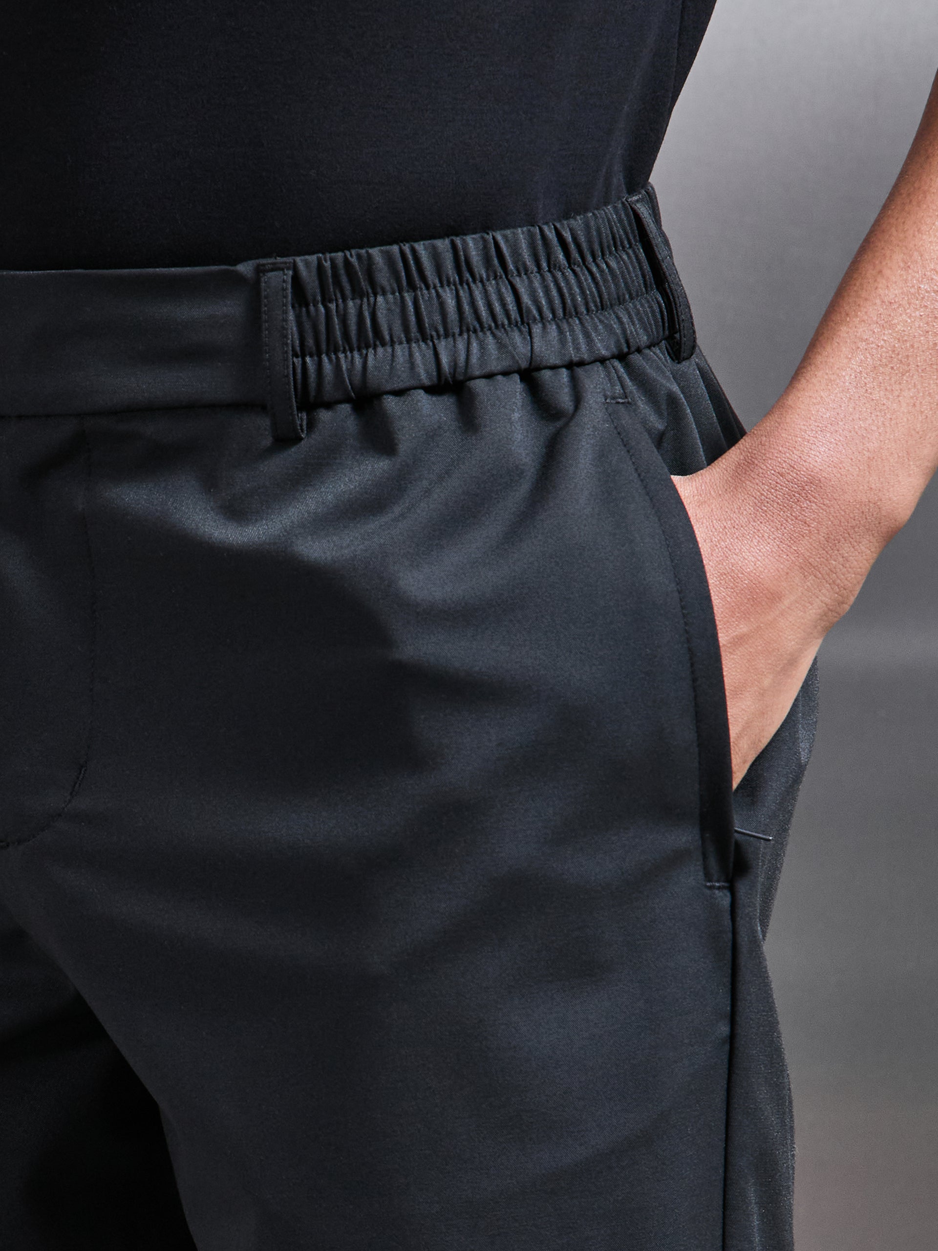 Mens Crease Resistant Stretch Chino Short in Black