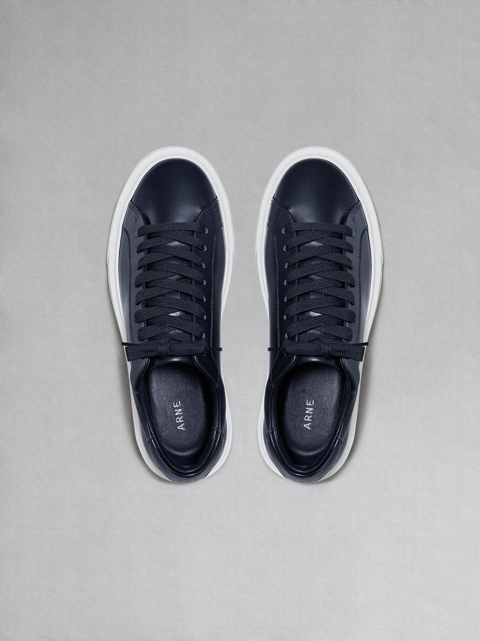 Mens Essential Leather Trainer in Navy