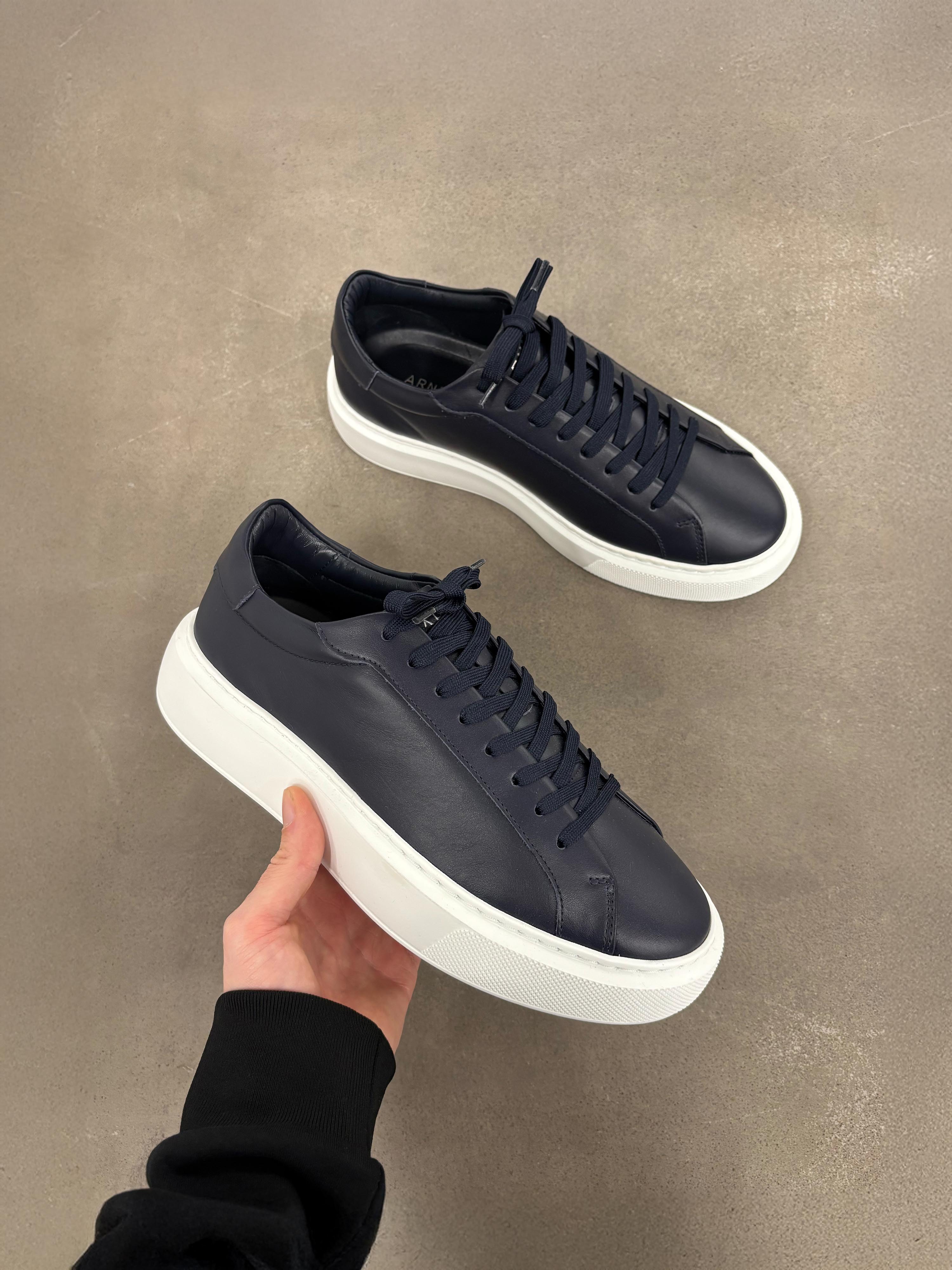 Mens Essential Leather Trainer in Navy