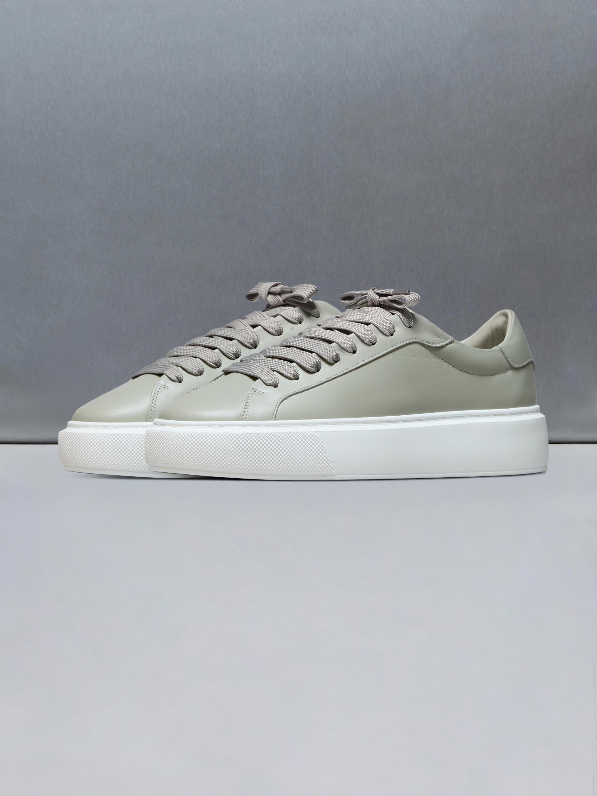 Mens Essential Leather Trainer in Olive