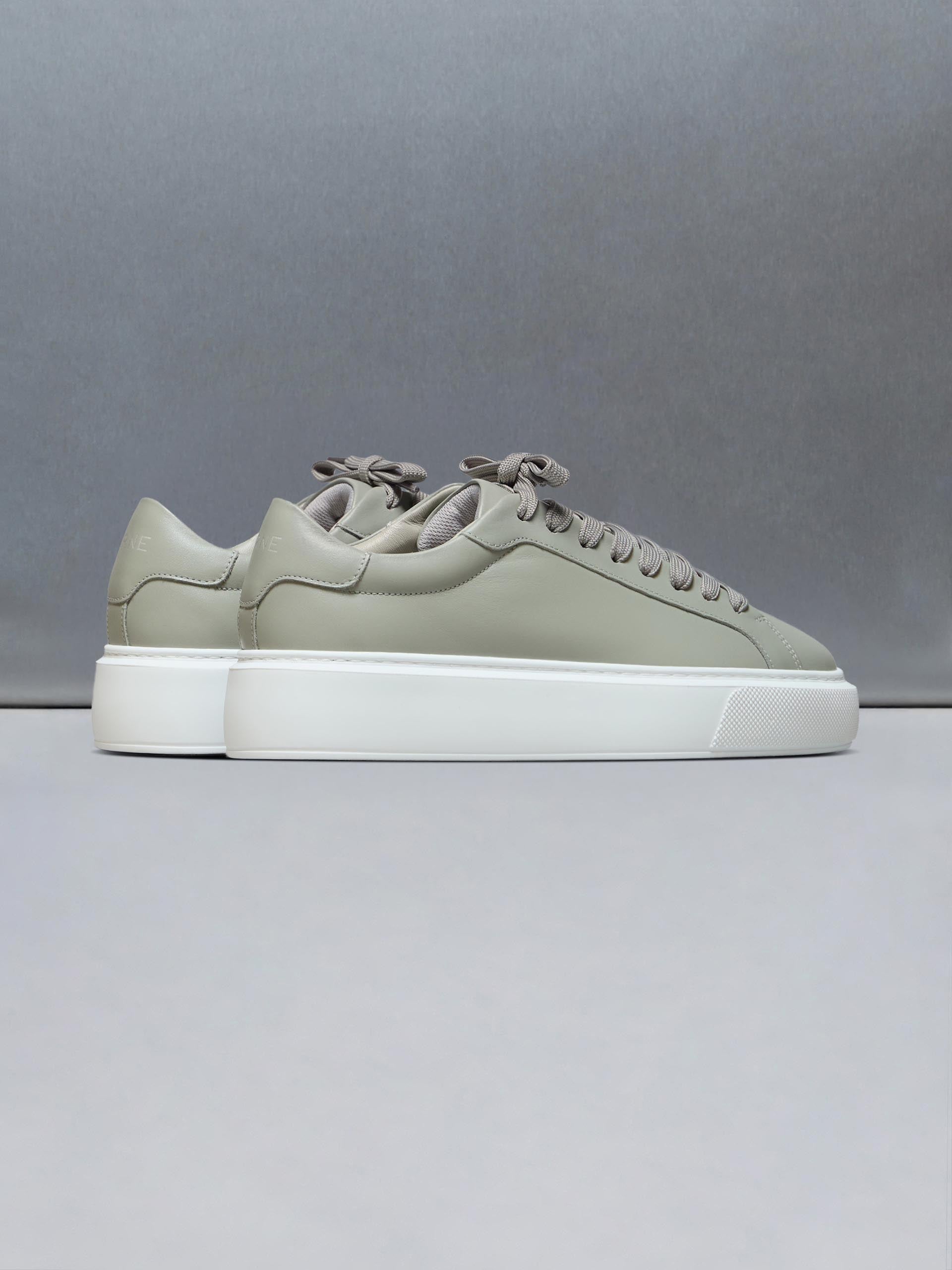 Mens Essential Leather Trainer in Olive