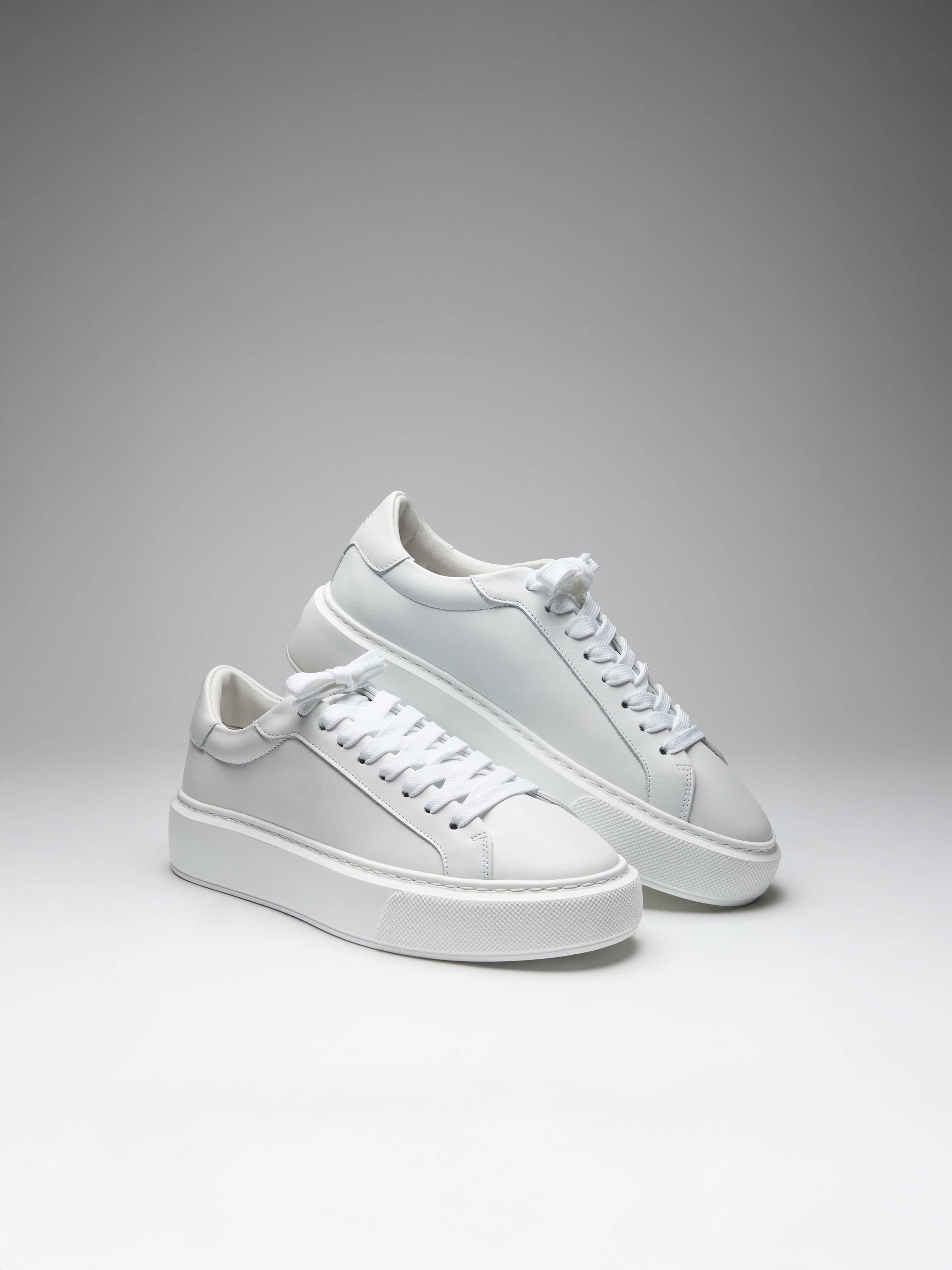 Mens Essential Leather Trainer in White