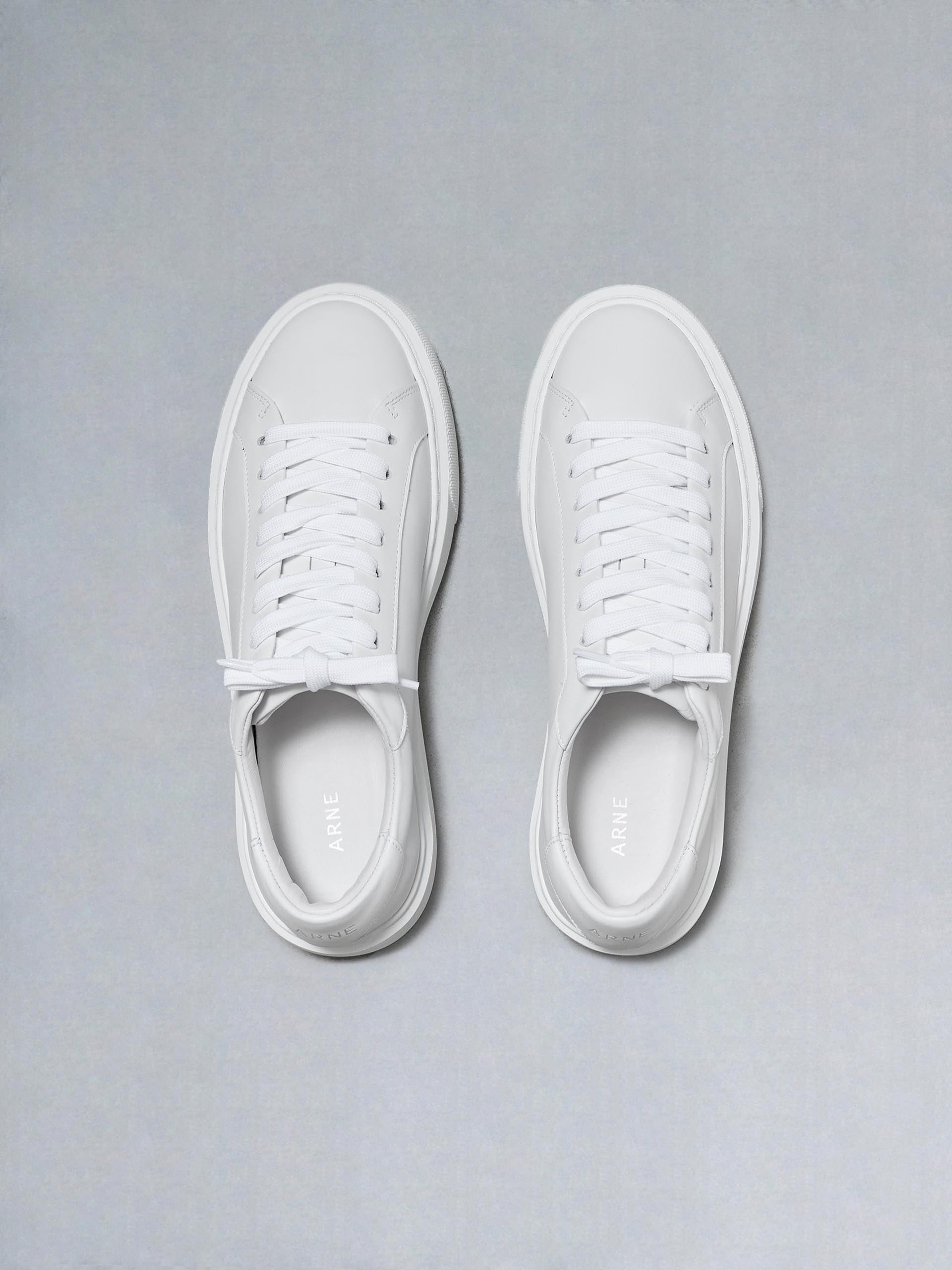 Mens Essential Leather Trainer in White