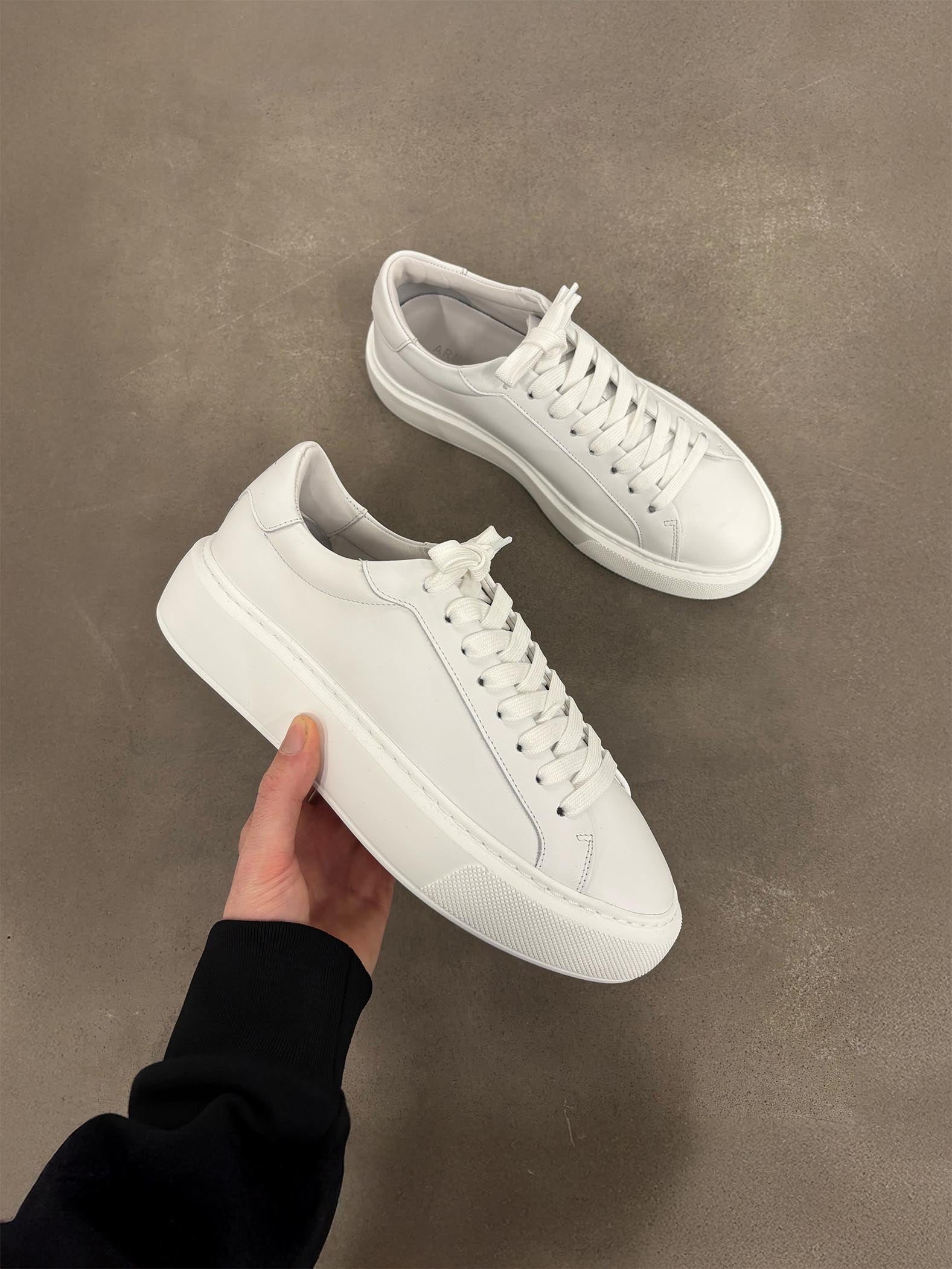 Mens Essential Leather Trainer in White