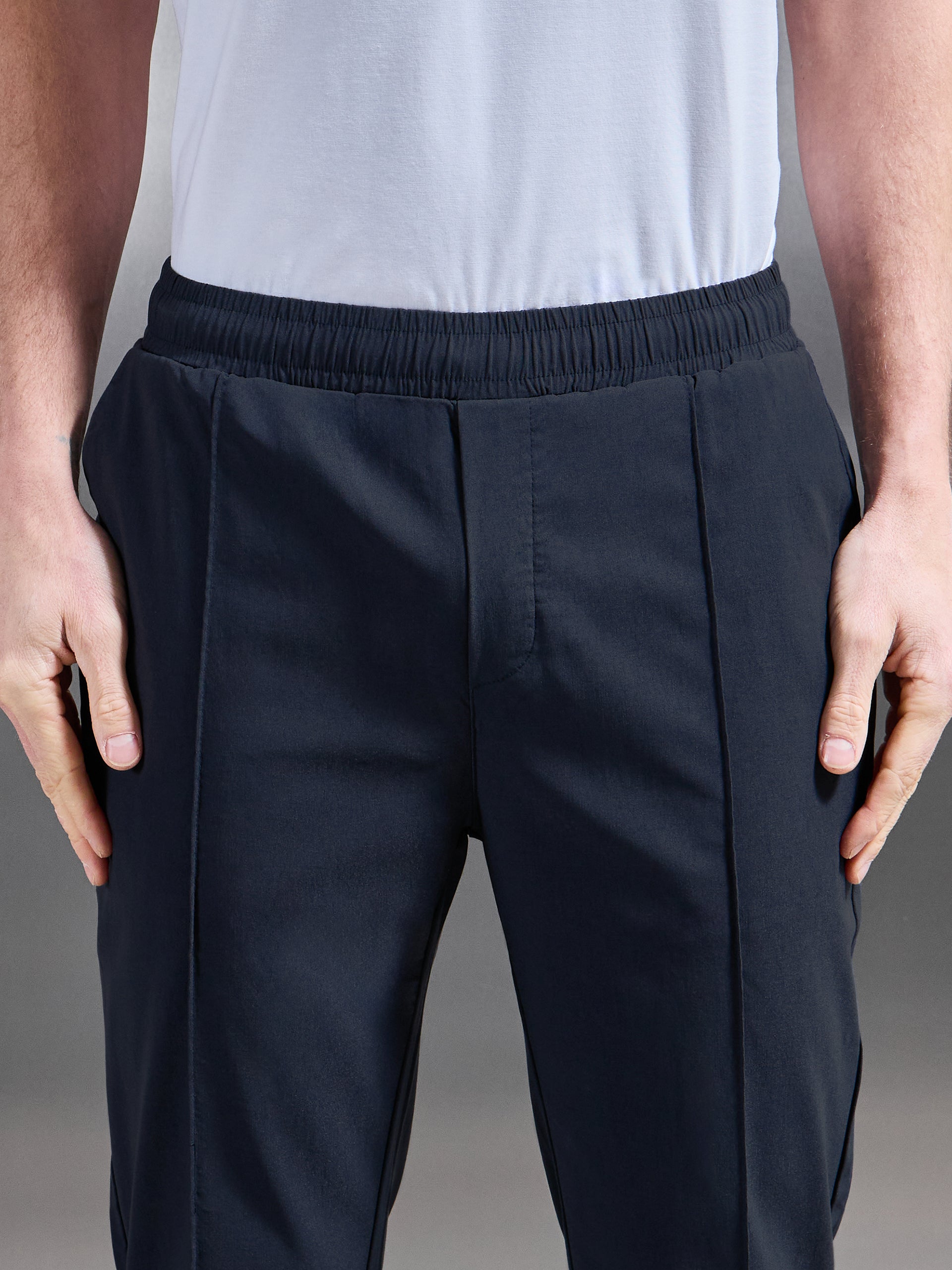 Mens Essential Nylon Trouser in Navy