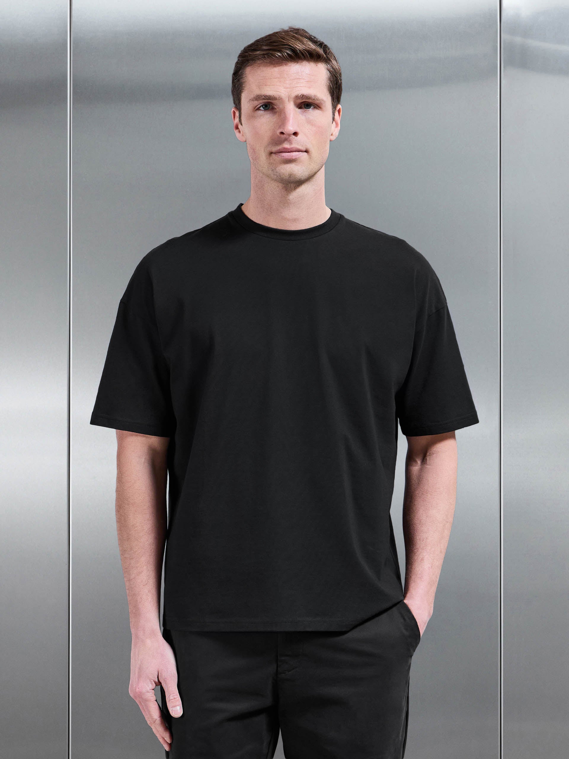 Mens Essential Relaxed Fit Cotton T-Shirt in Black
