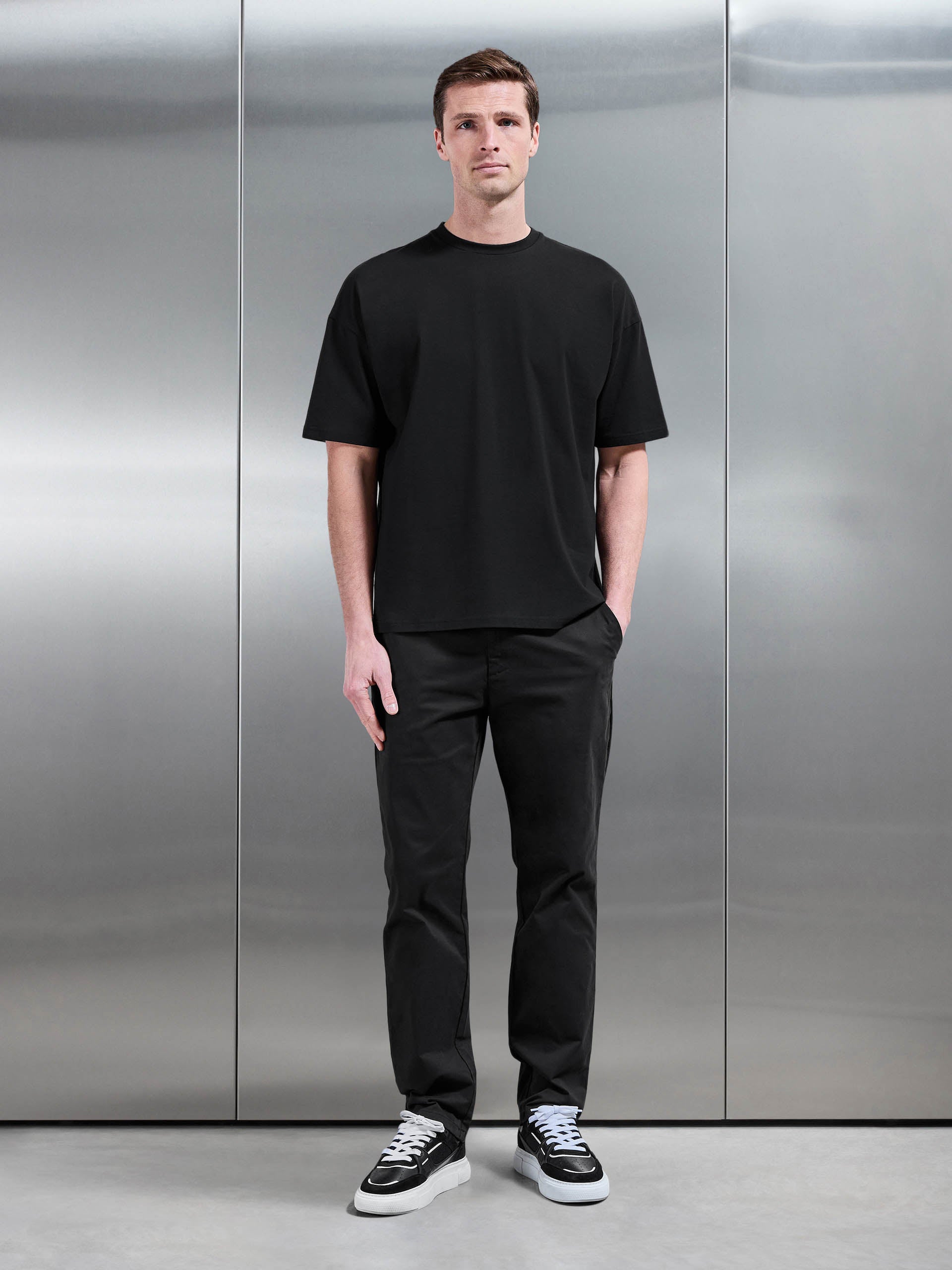 Mens Essential Relaxed Fit Cotton T-Shirt in Black