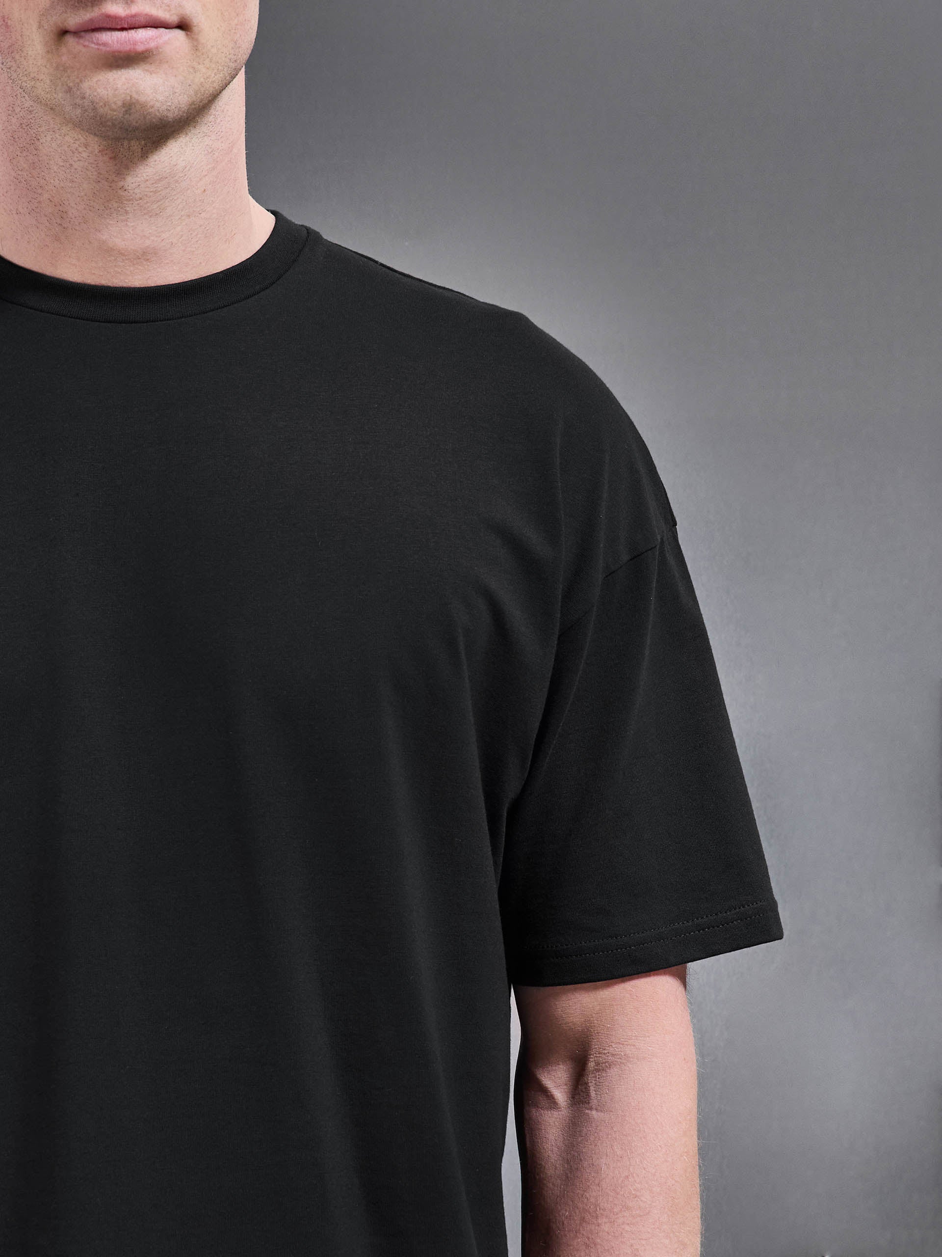 Mens Essential Relaxed Fit Cotton T-Shirt in Black