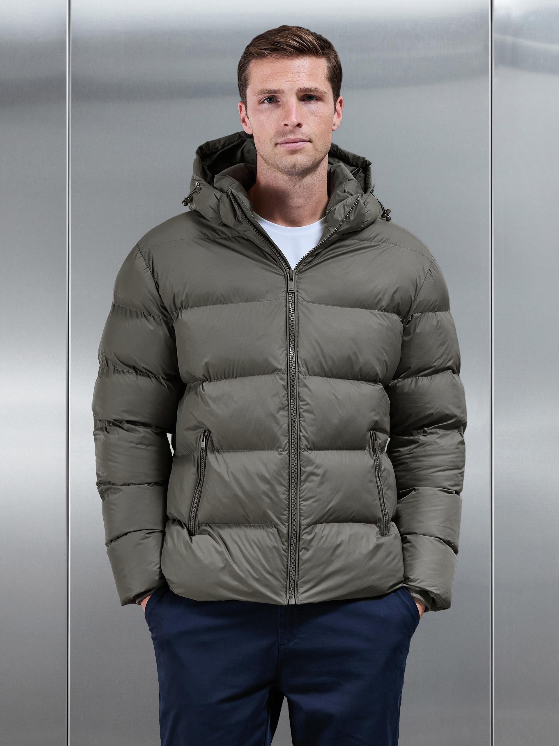 Mens Essential Short Puffer Jacket in Olive
