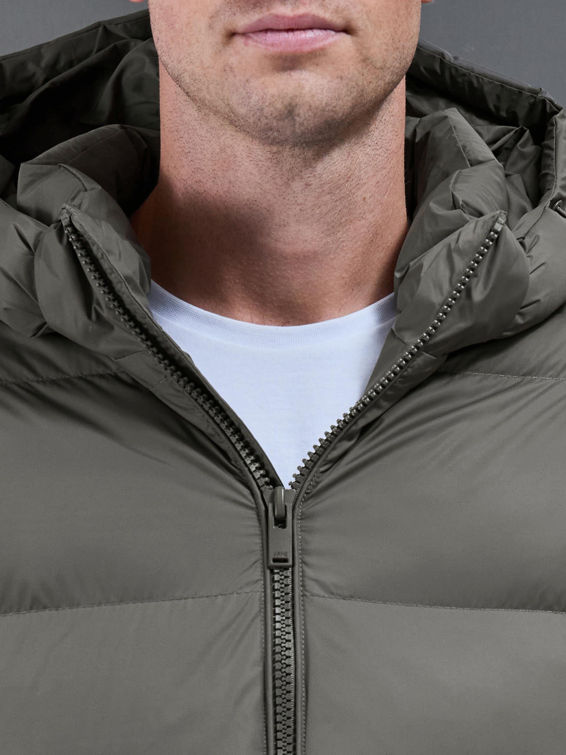 Mens Essential Short Puffer Jacket in Olive