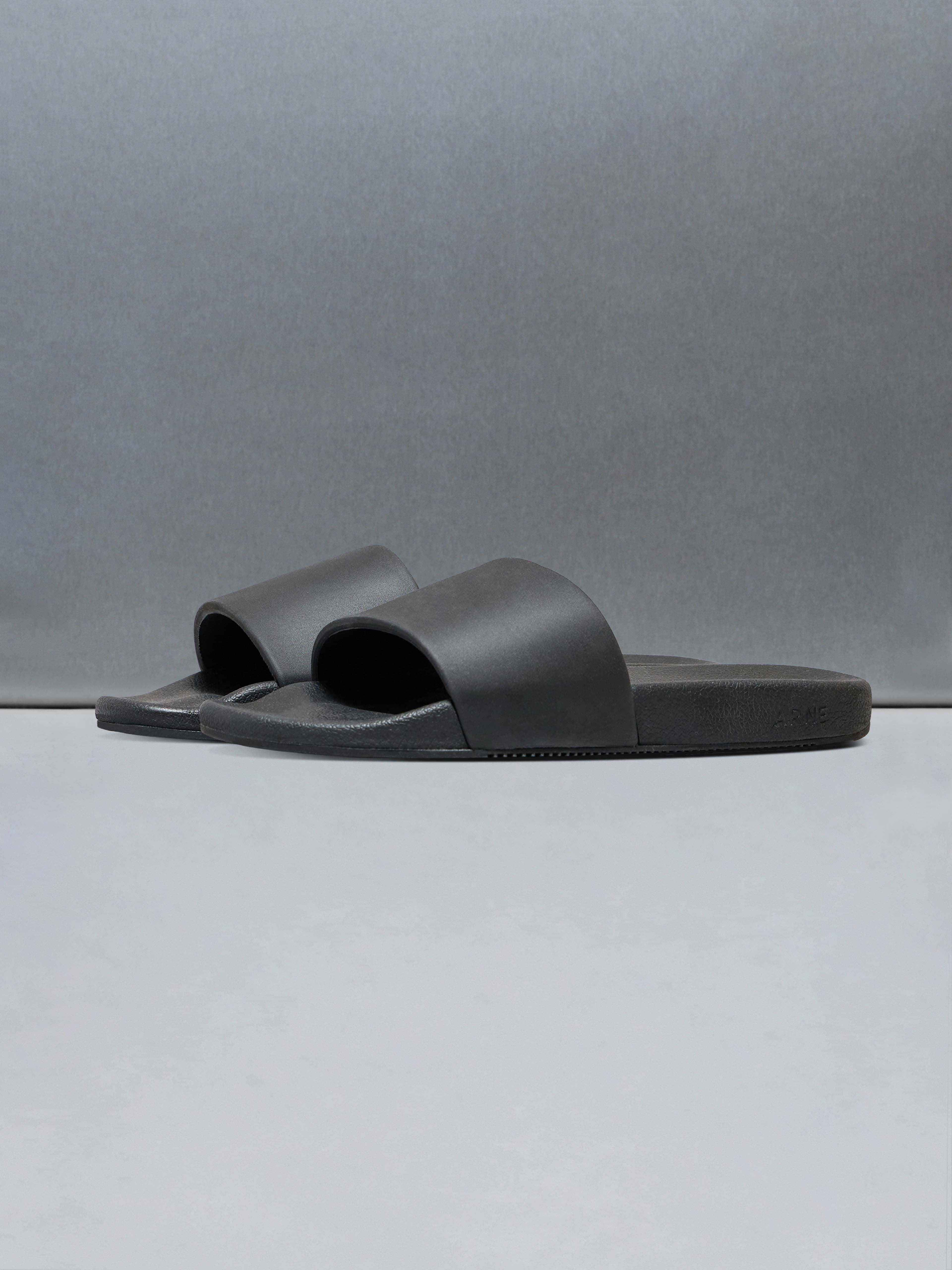 Mens Essential Slides in Black