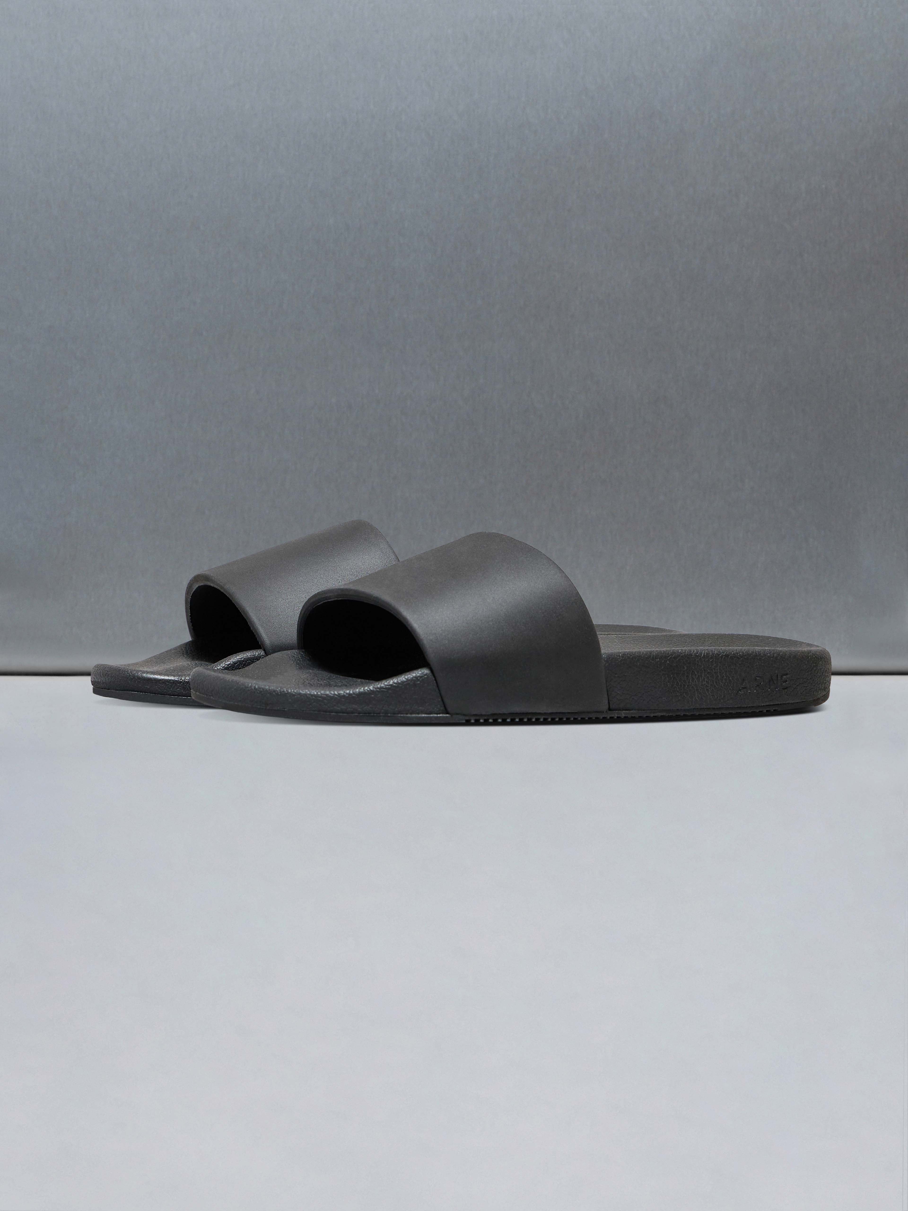 Mens Essential Slides in Black