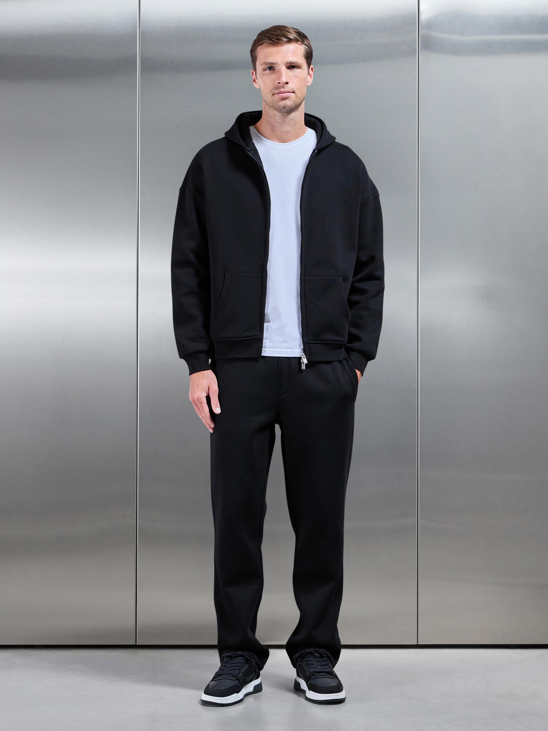 Mens Essential Straight Leg Jogger in Black