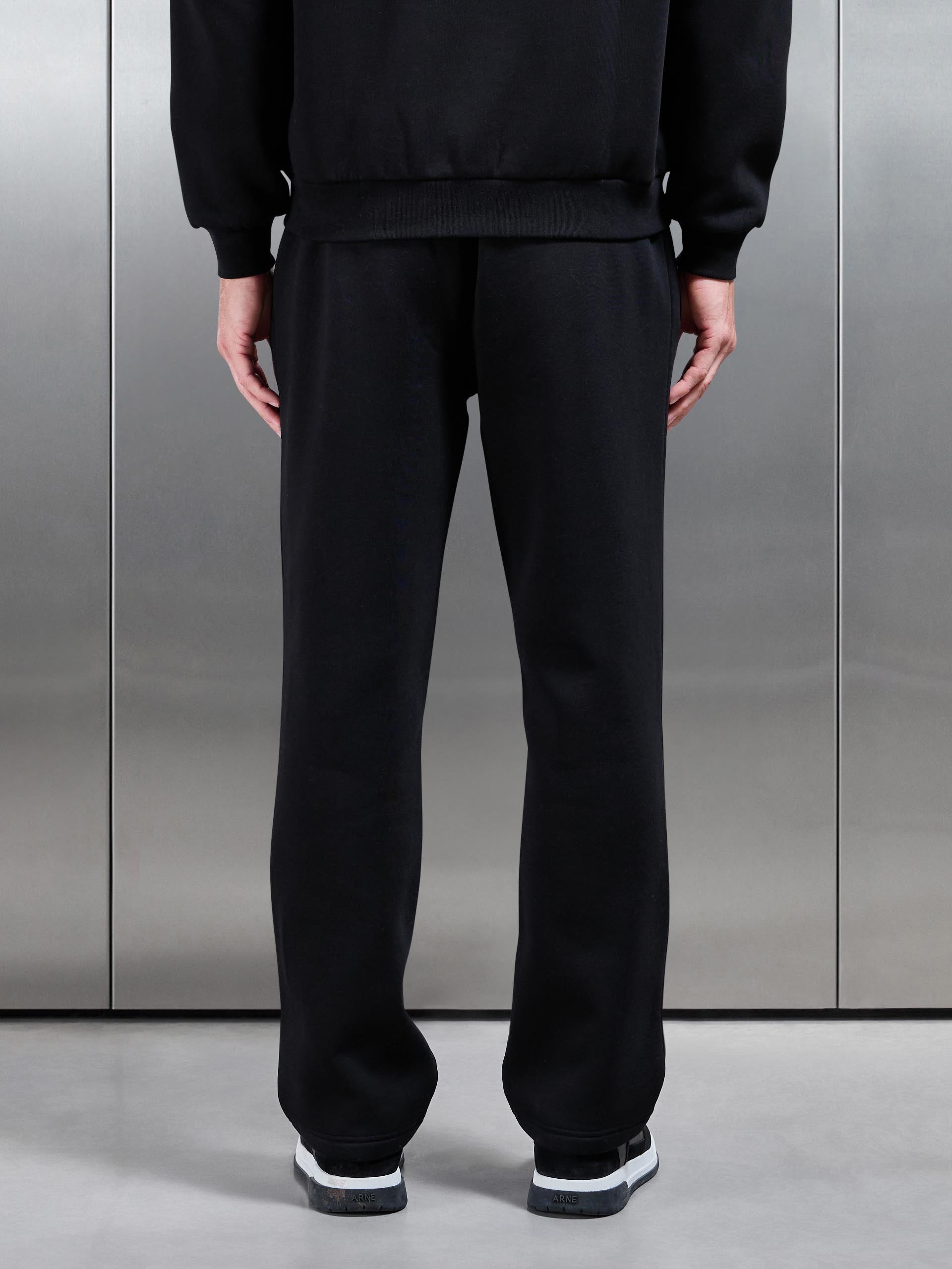 Mens Essential Straight Leg Jogger in Black