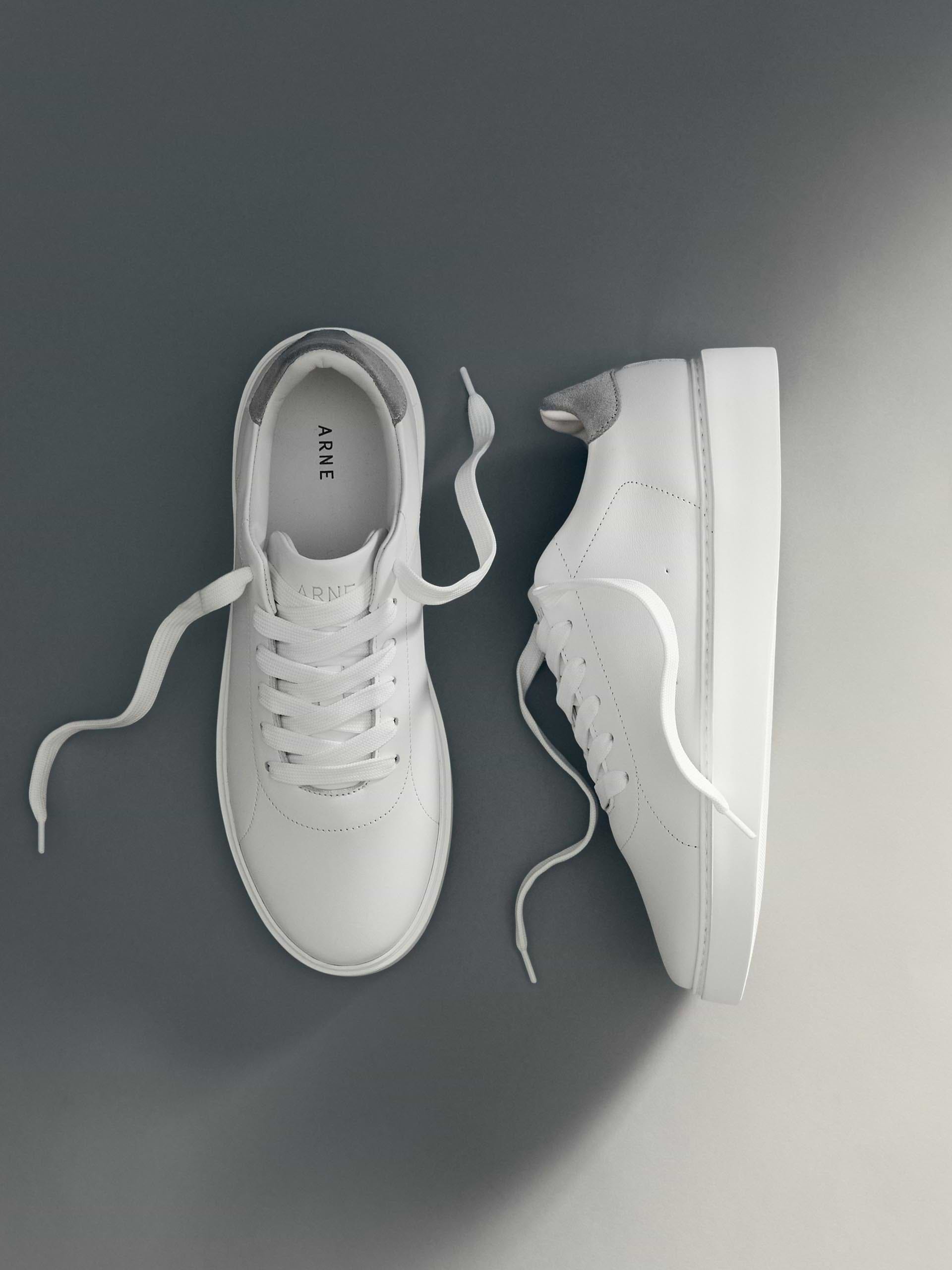 Mens Everyday Leather Trainer in White Grey