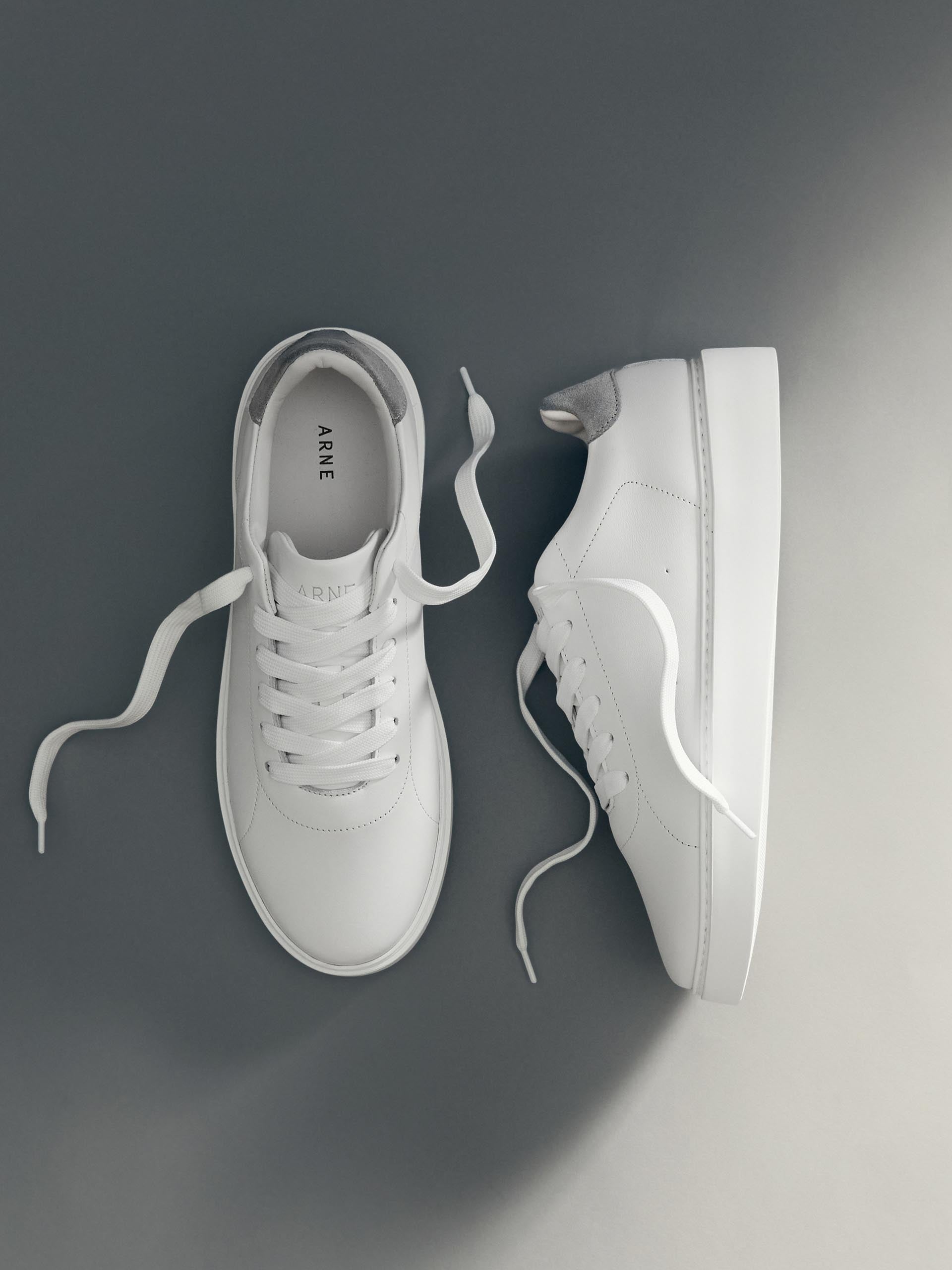 Mens Everyday Leather Trainer in White Grey