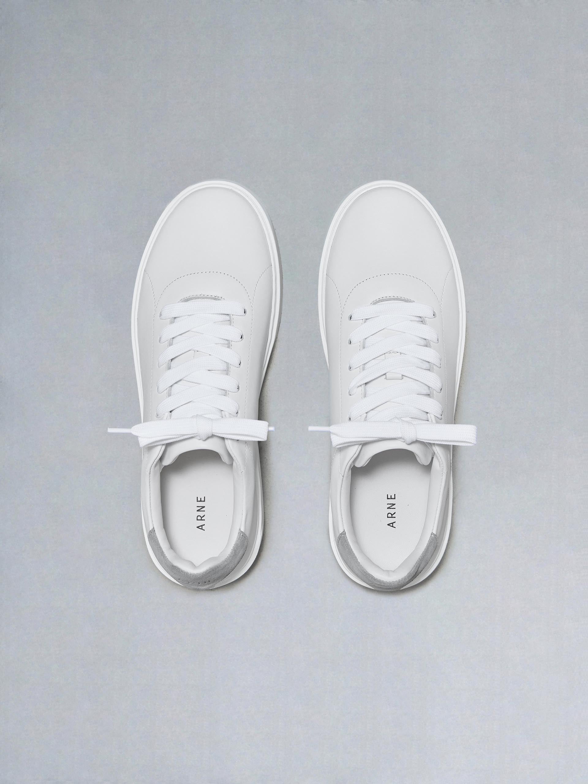 Mens Everyday Leather Trainer in White Grey