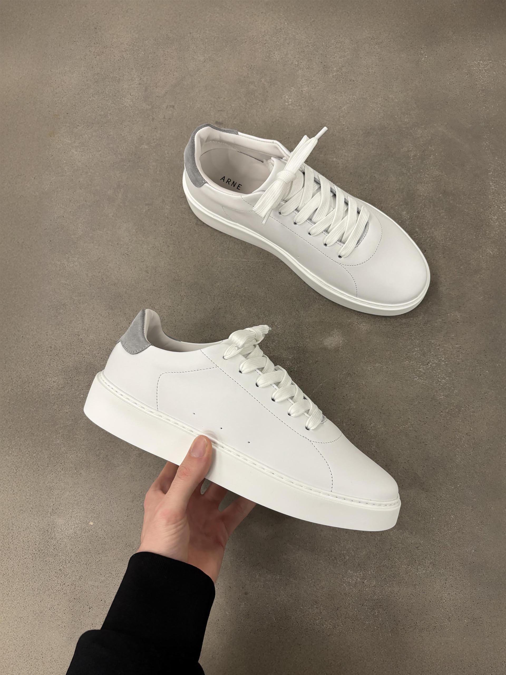 Mens Everyday Leather Trainer in White Grey