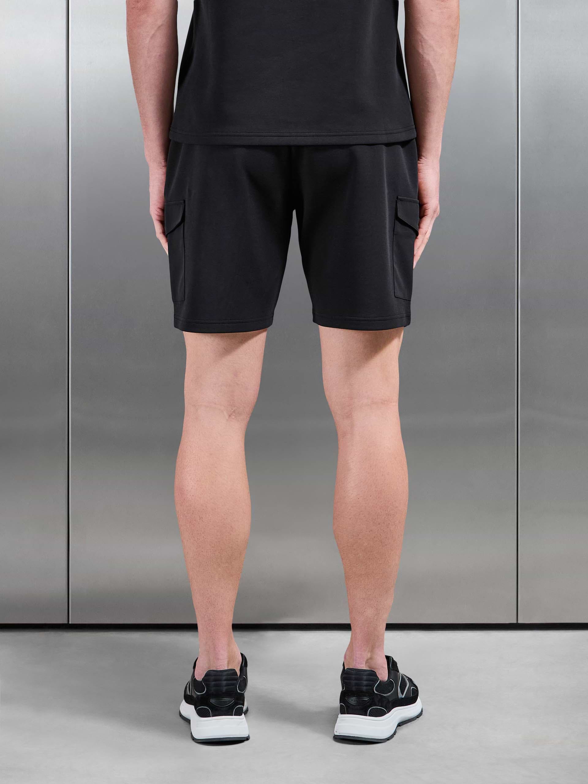Mens Everyday Luxe Hybrid Cargo Short in Black