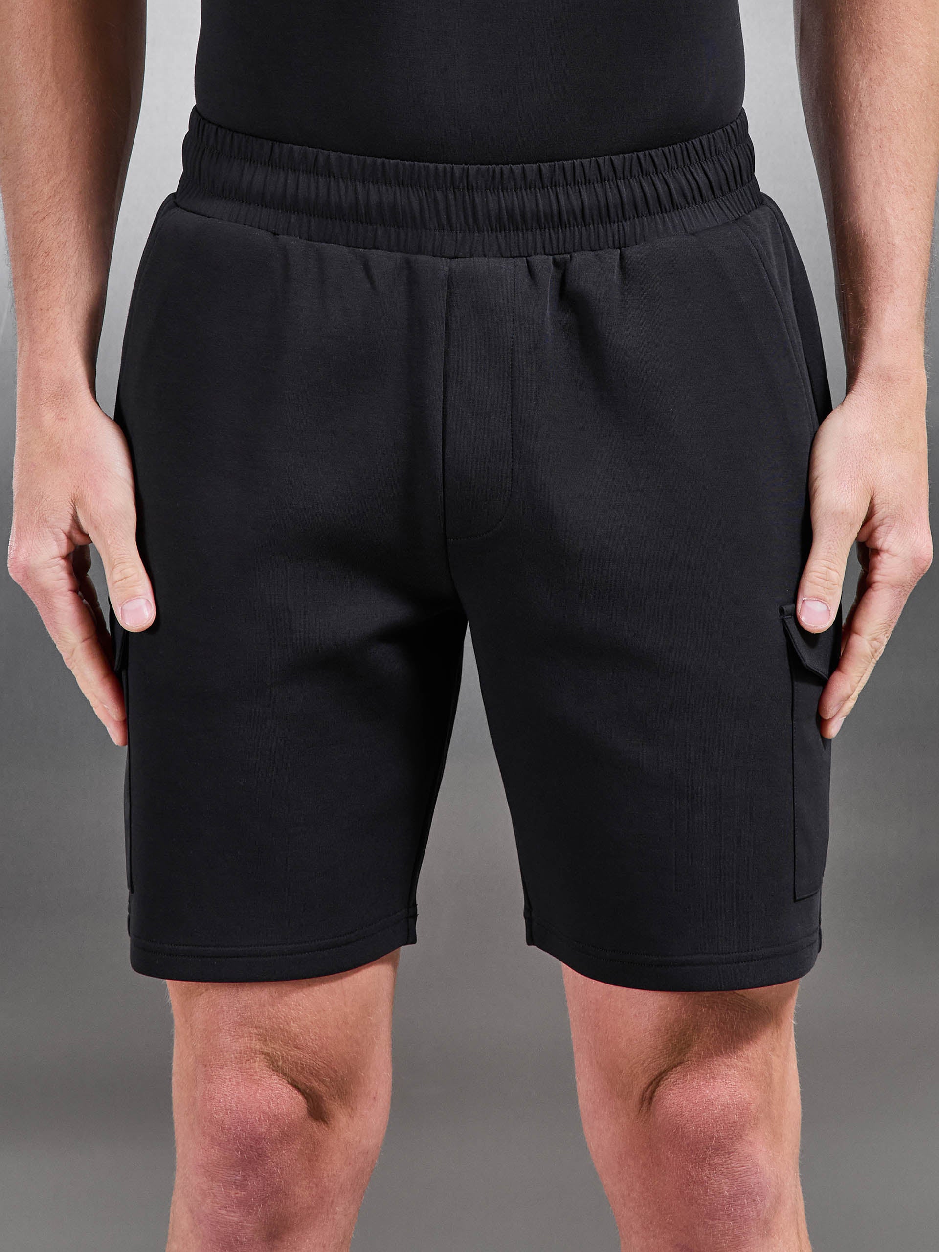 Mens Everyday Luxe Hybrid Cargo Short in Black