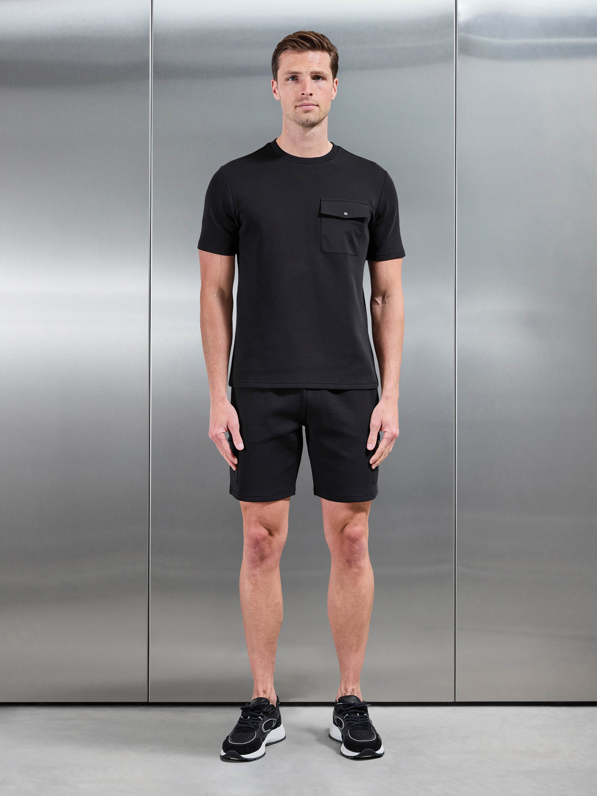 Mens Everyday Luxe Hybrid Cargo Short in Black
