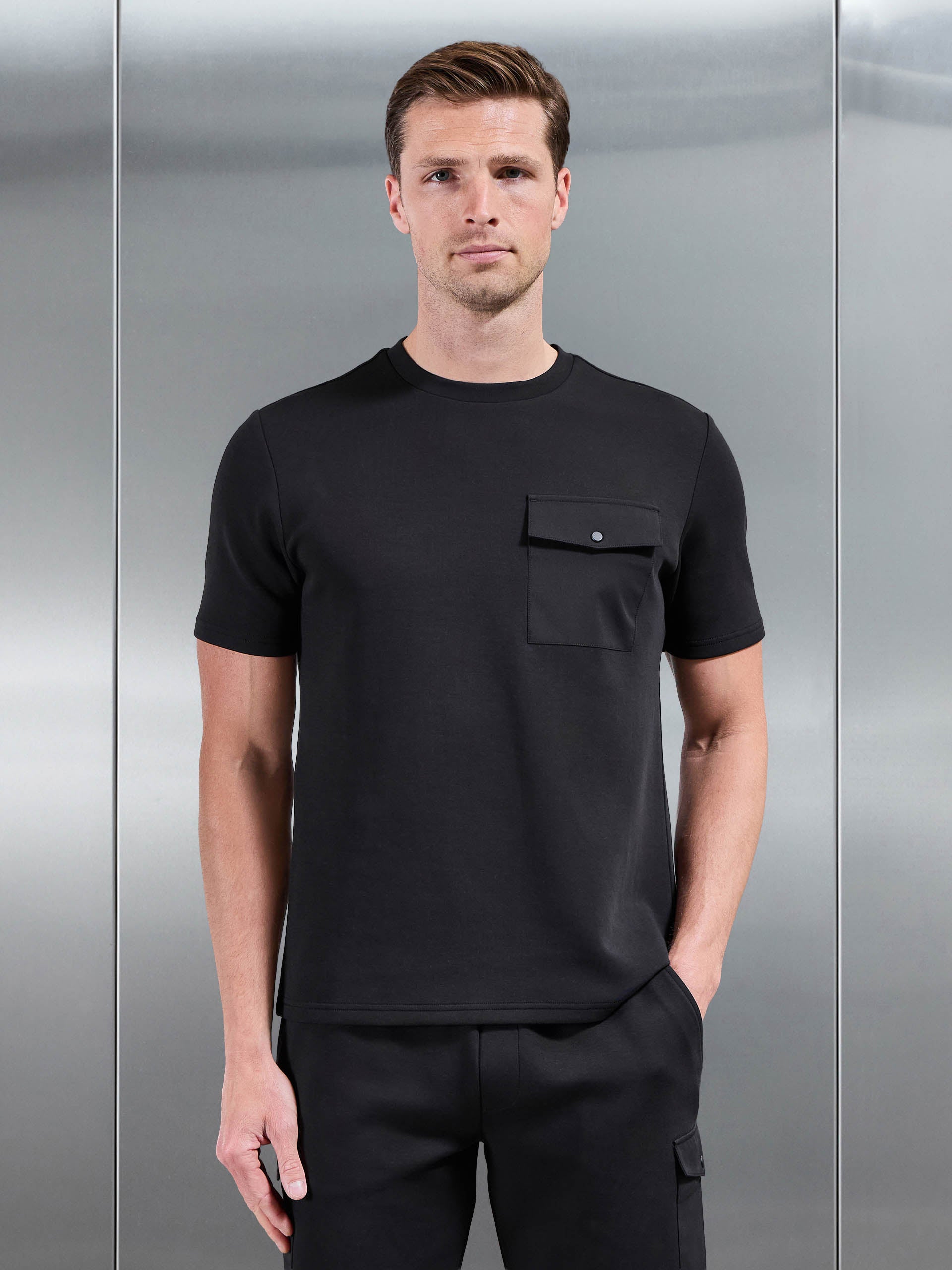 Mens Everyday Luxe Hybrid Cargo T-Shirt in Black
