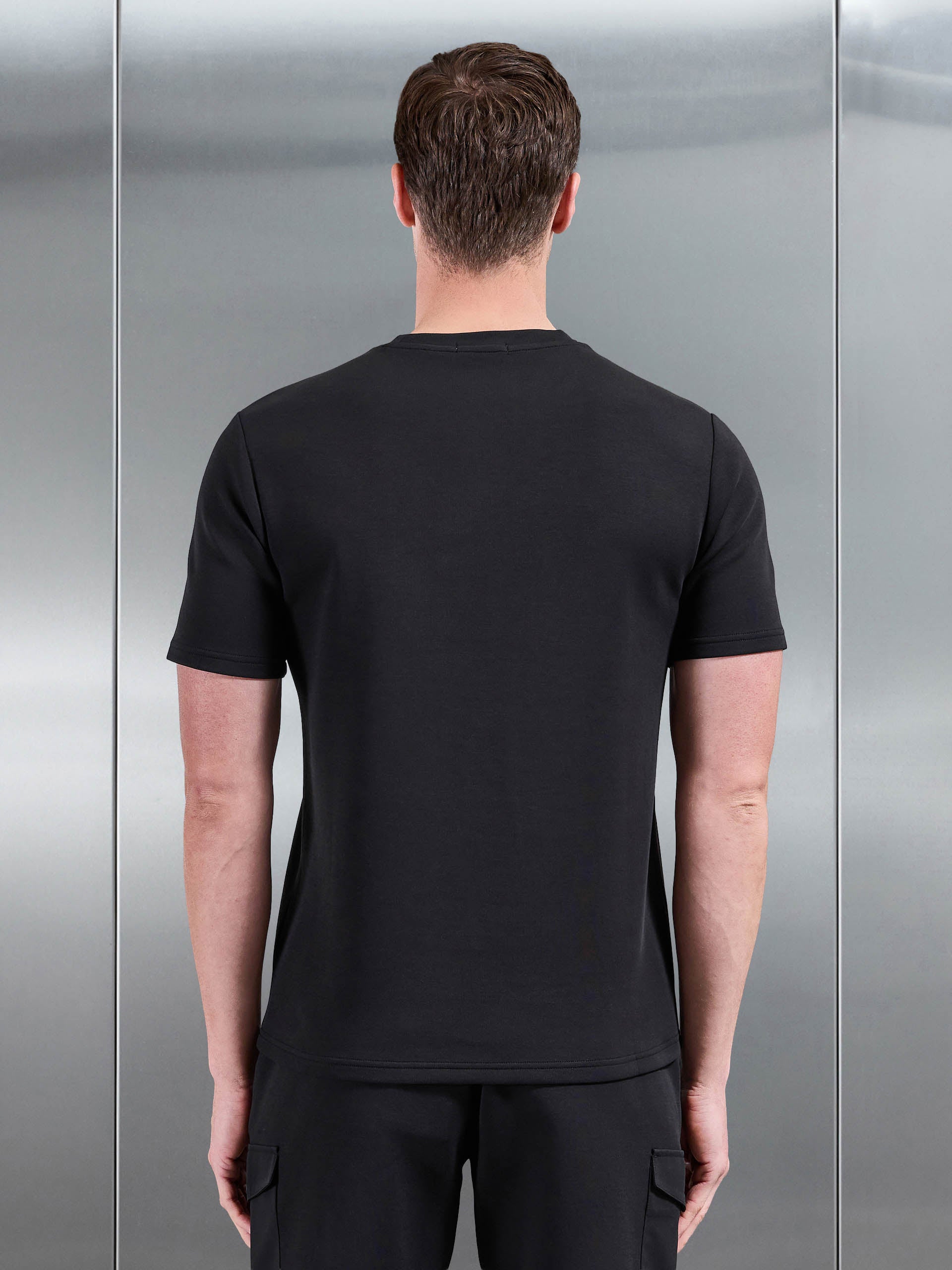 Mens Everyday Luxe Hybrid Cargo T-Shirt in Black