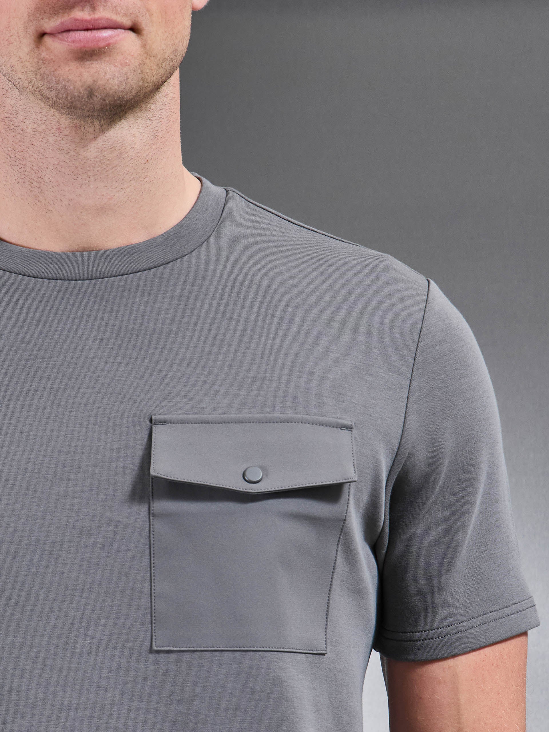 Mens Everyday Luxe Hybrid Cargo T-Shirt in Grey