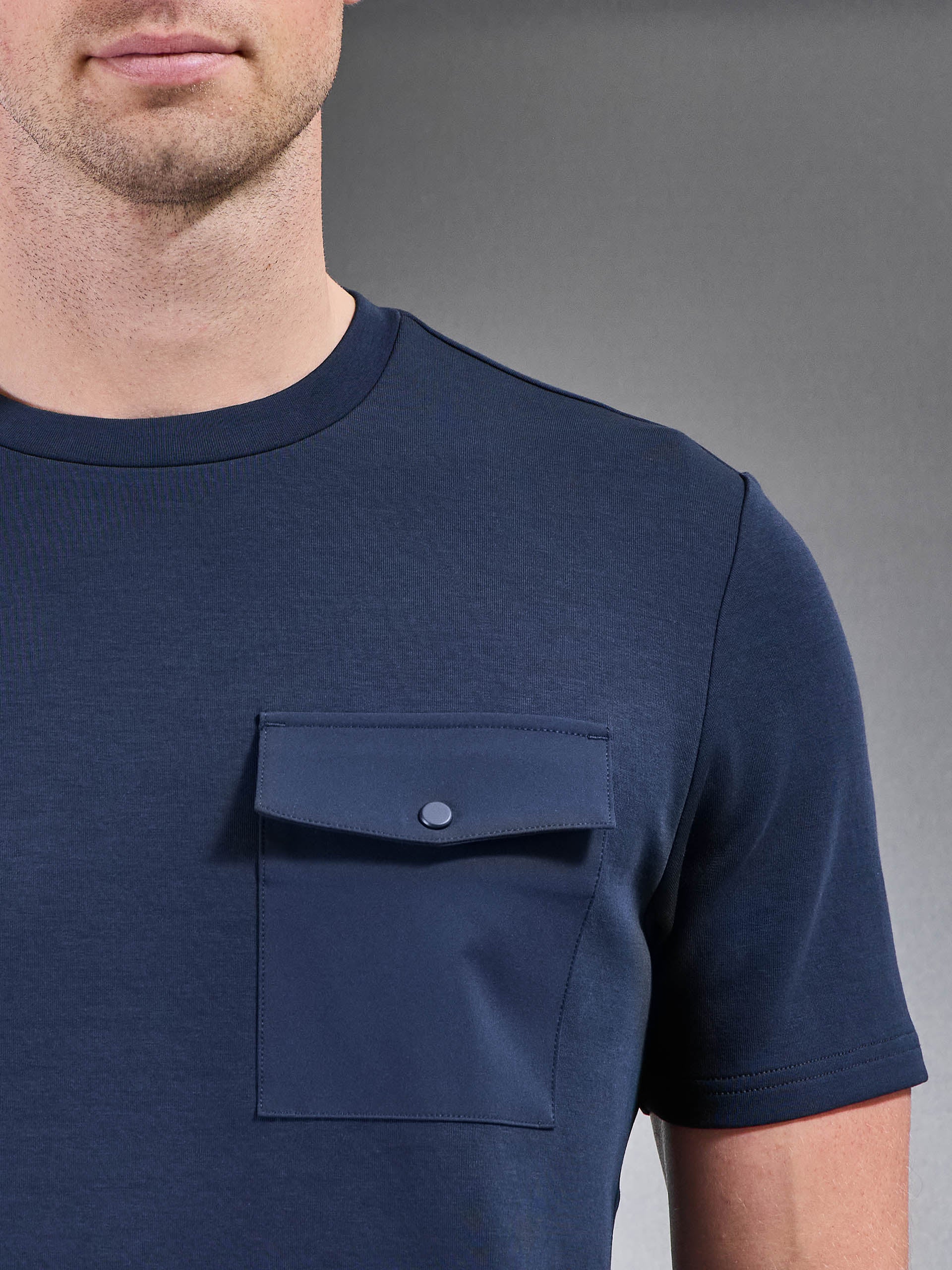 Mens Everyday Luxe Hybrid Cargo T-Shirt in Navy