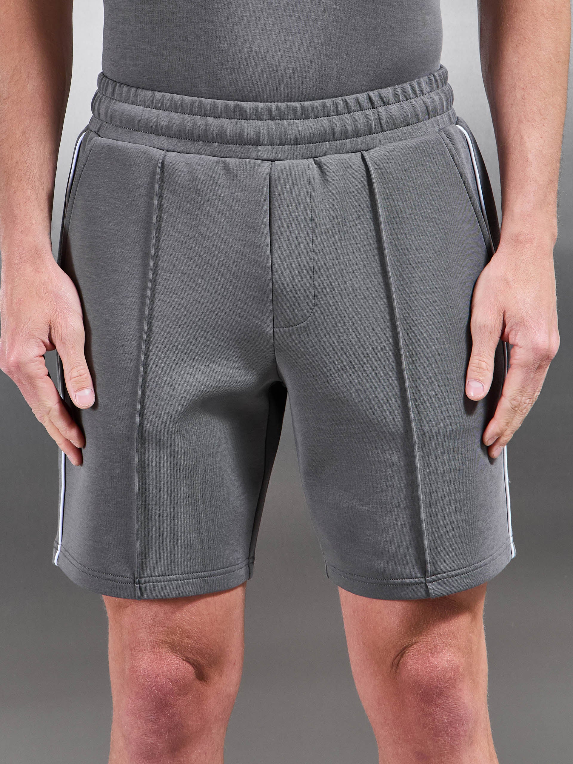 Mens Everyday Luxe Piping Short in Grey