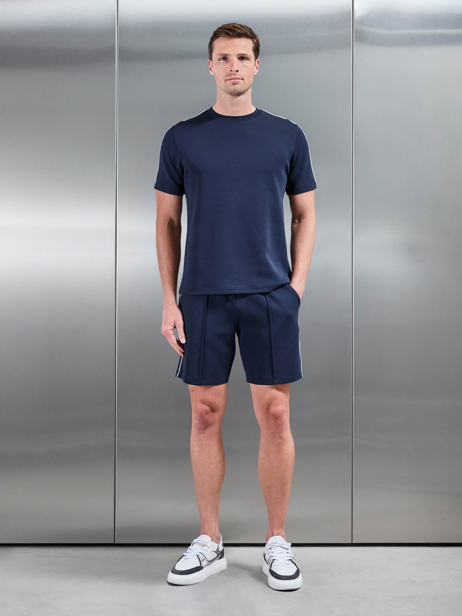 Mens Everyday Luxe Piping Short in Navy