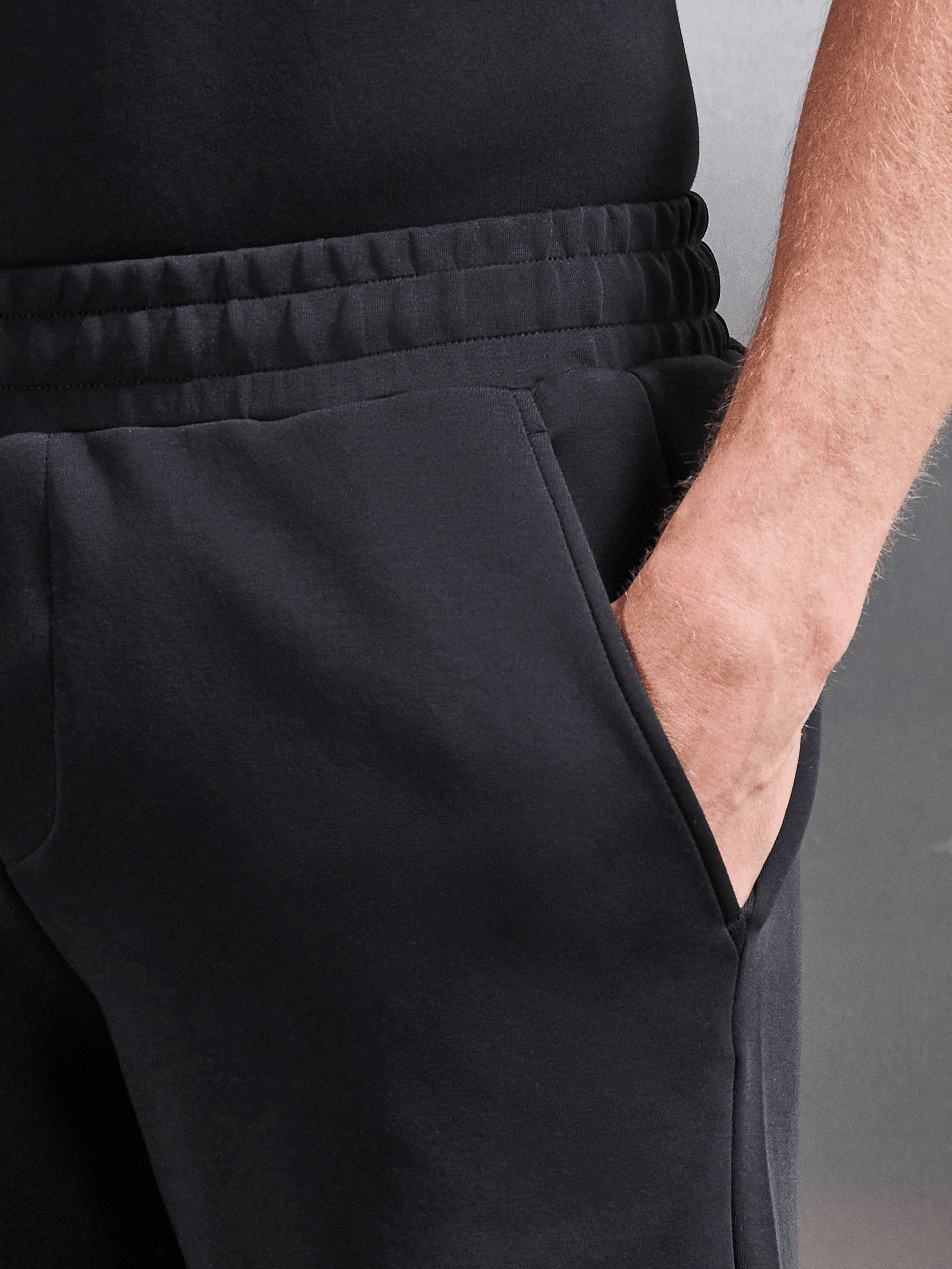 Mens Everyday Luxe Relaxed Short in Black