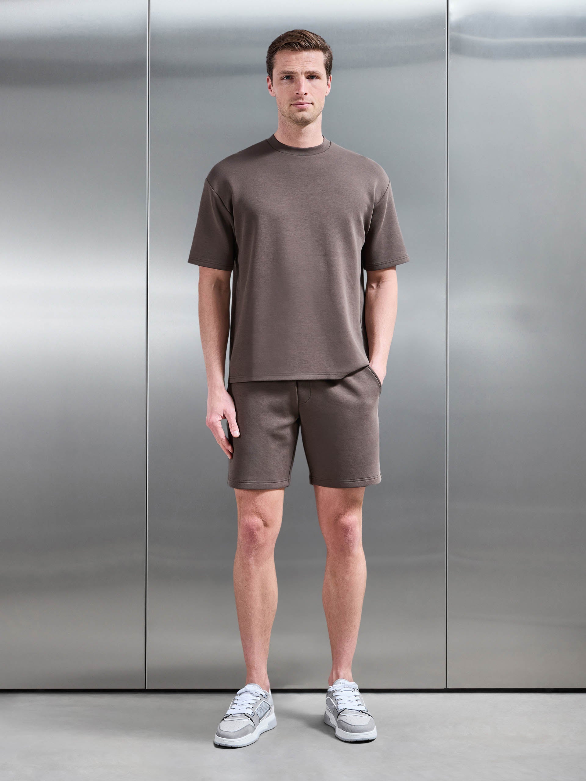 Mens Everyday Luxe Relaxed Short in Brown