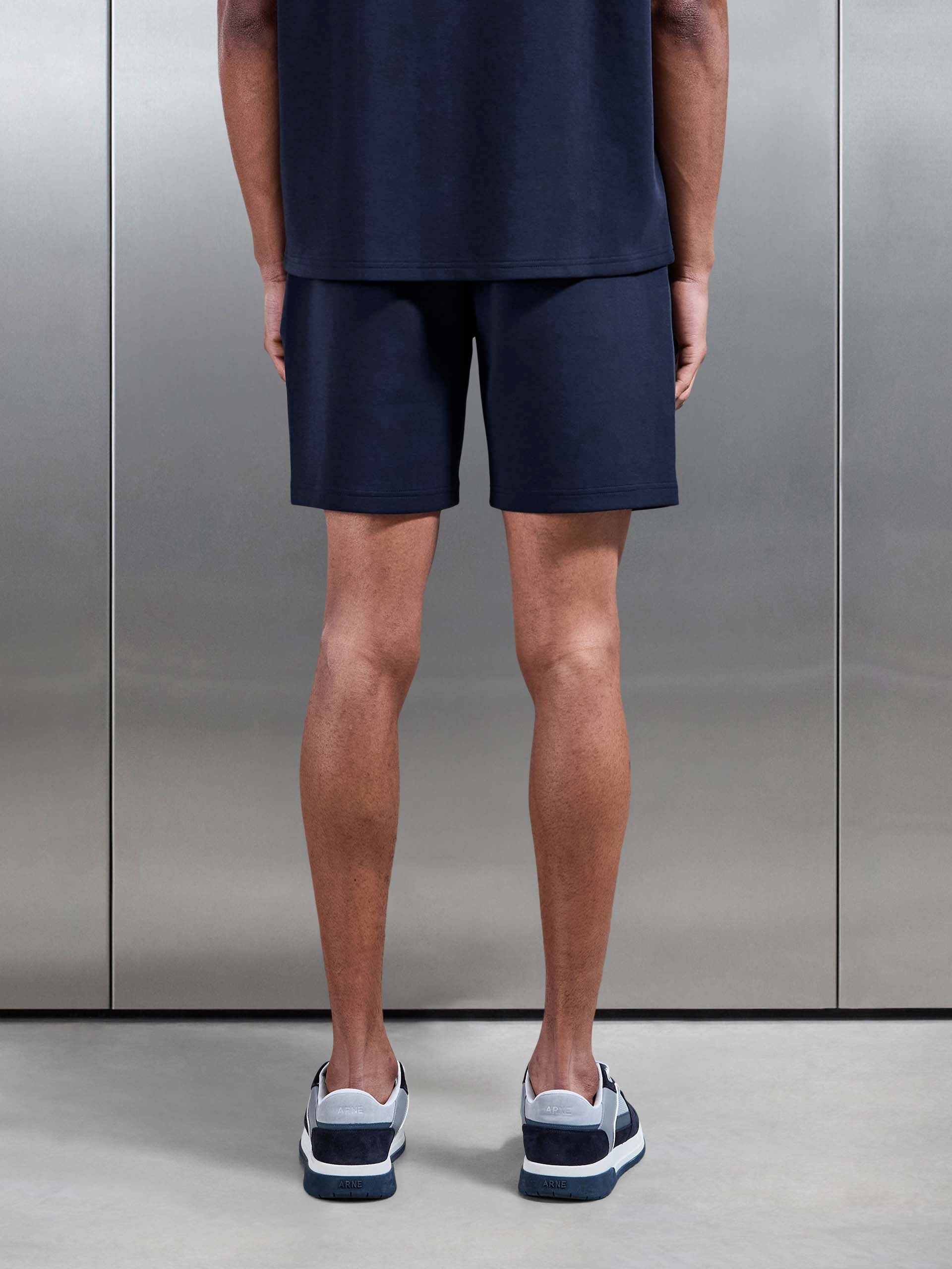 Mens Everyday Luxe Relaxed Short in Navy