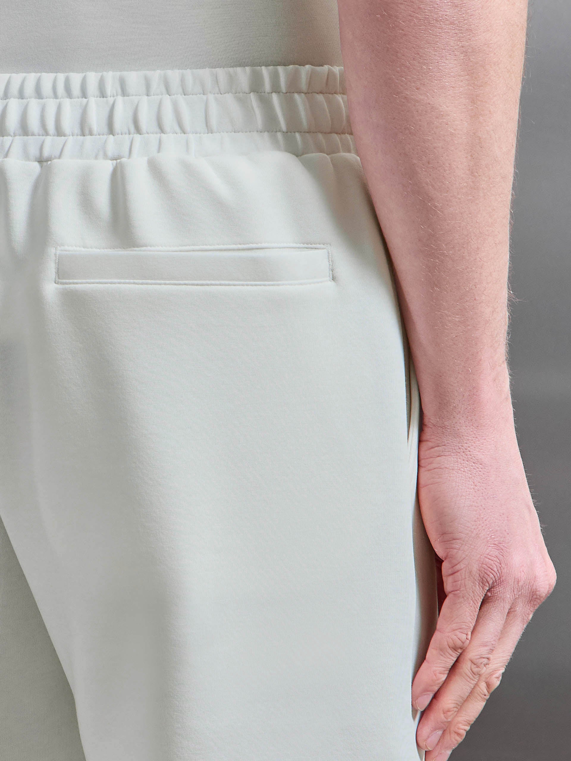 Mens Everyday Luxe Relaxed Short in Off White