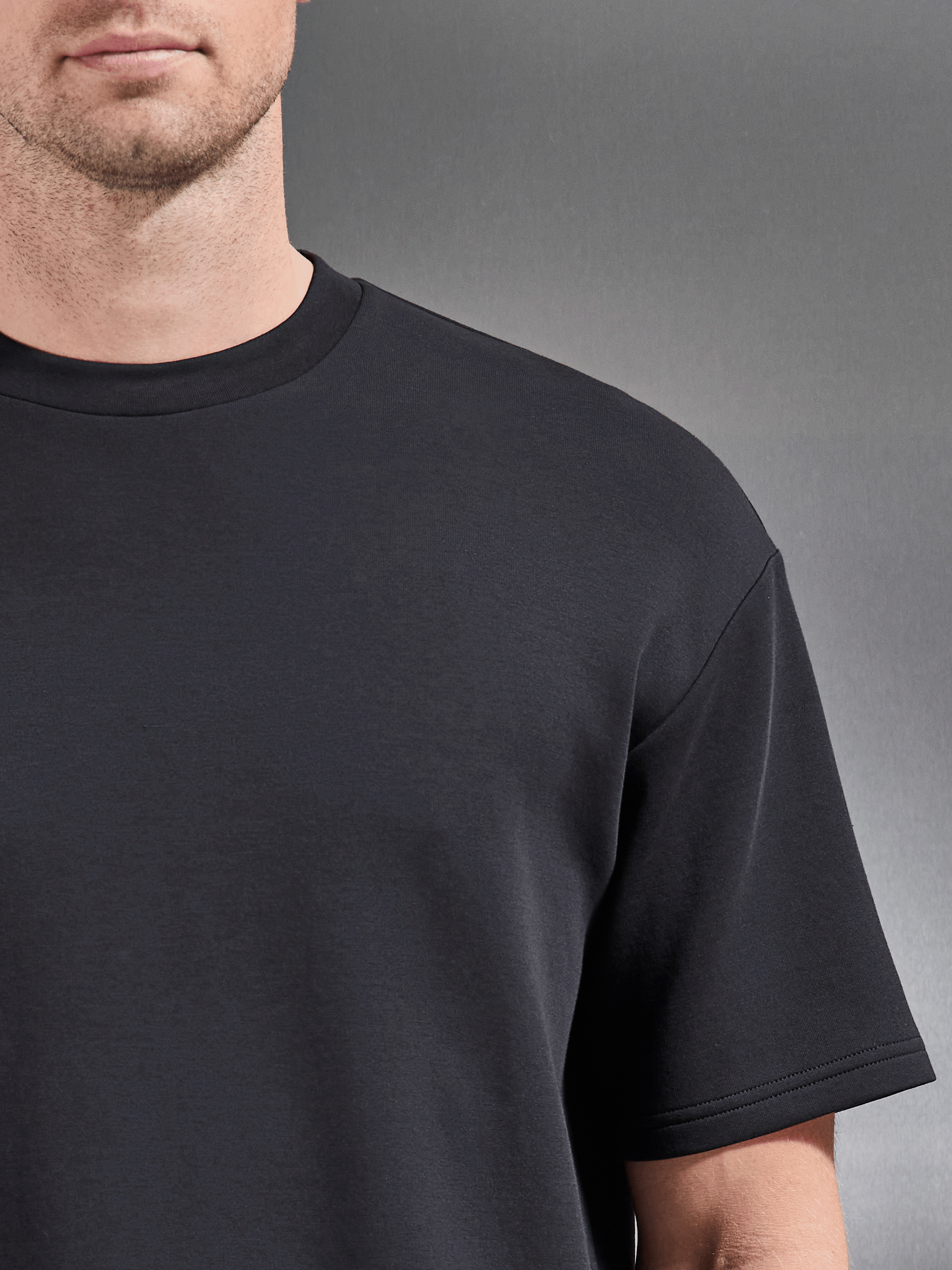 Mens Everyday Luxe Relaxed T-Shirt in Black