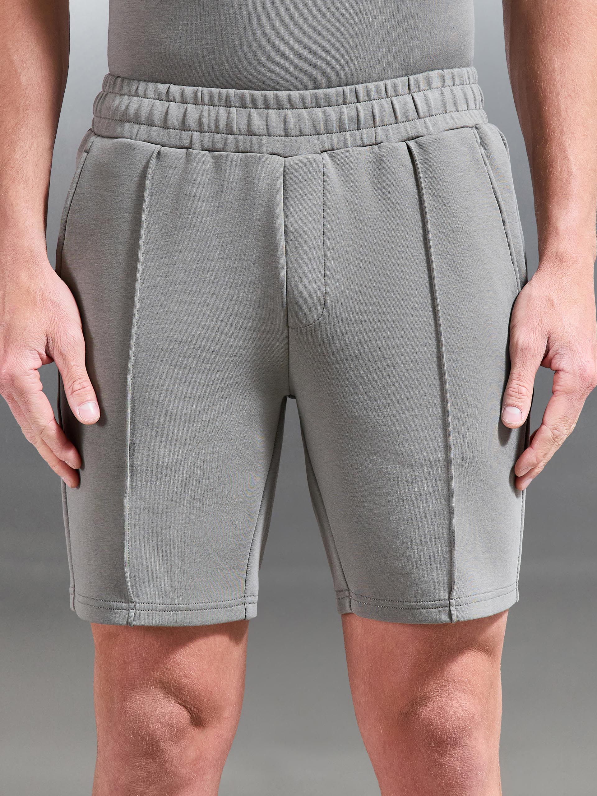 Mens Everyday Luxe Short in Olive