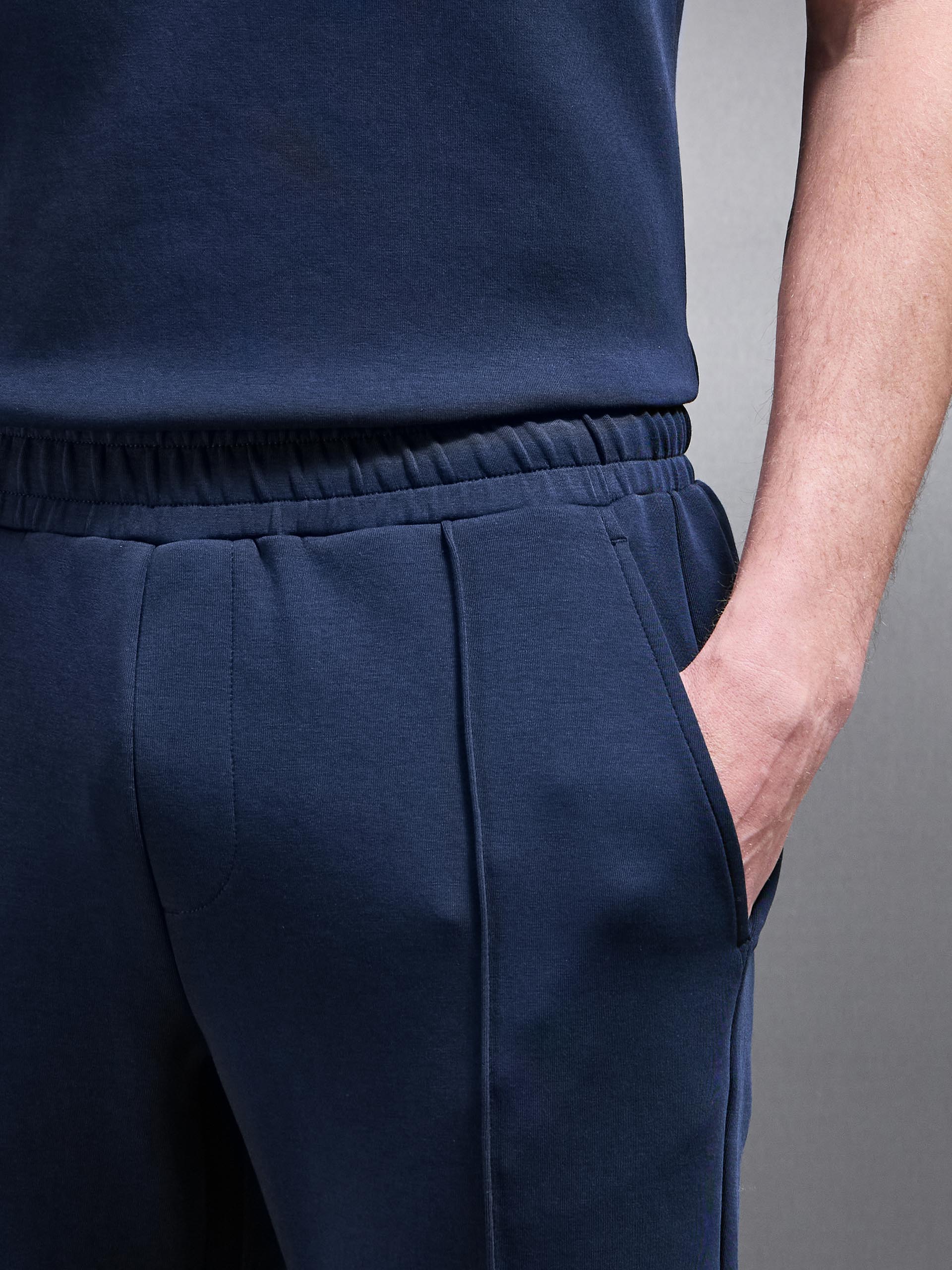 Mens Everyday Luxe Slim Fit Jogger in Navy