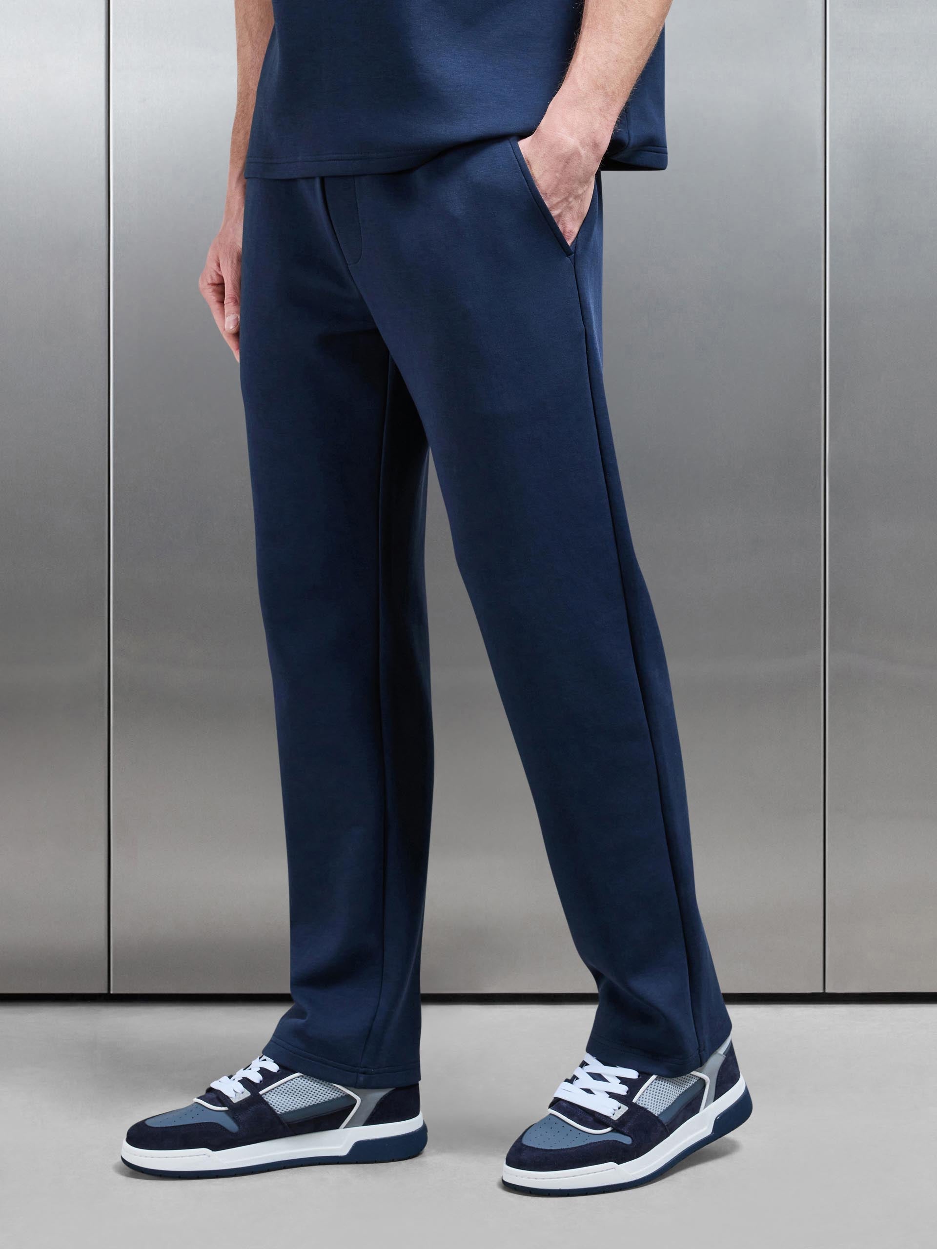 Mens Everyday Luxe Straight Leg Jogger in Navy