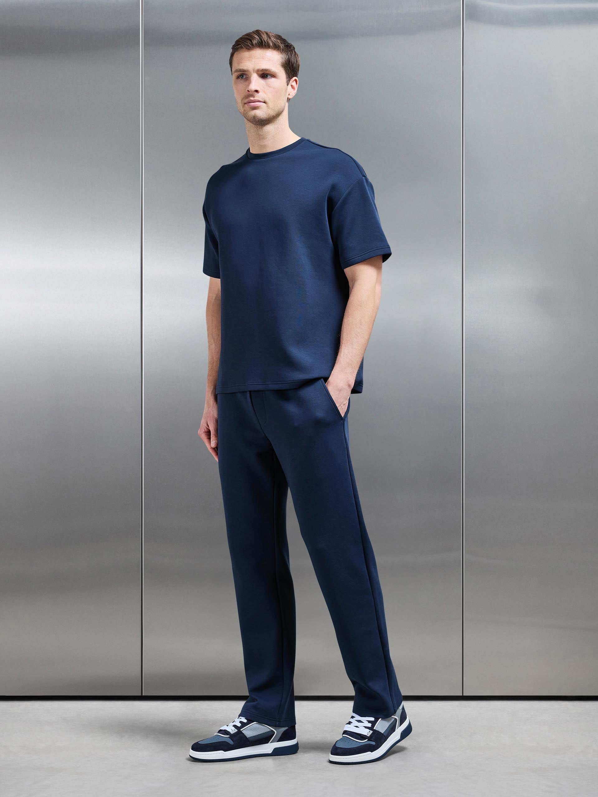 Mens Everyday Luxe Straight Leg Jogger in Navy