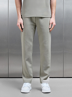 Mens Everyday Luxe Straight Leg Jogger in Stone
