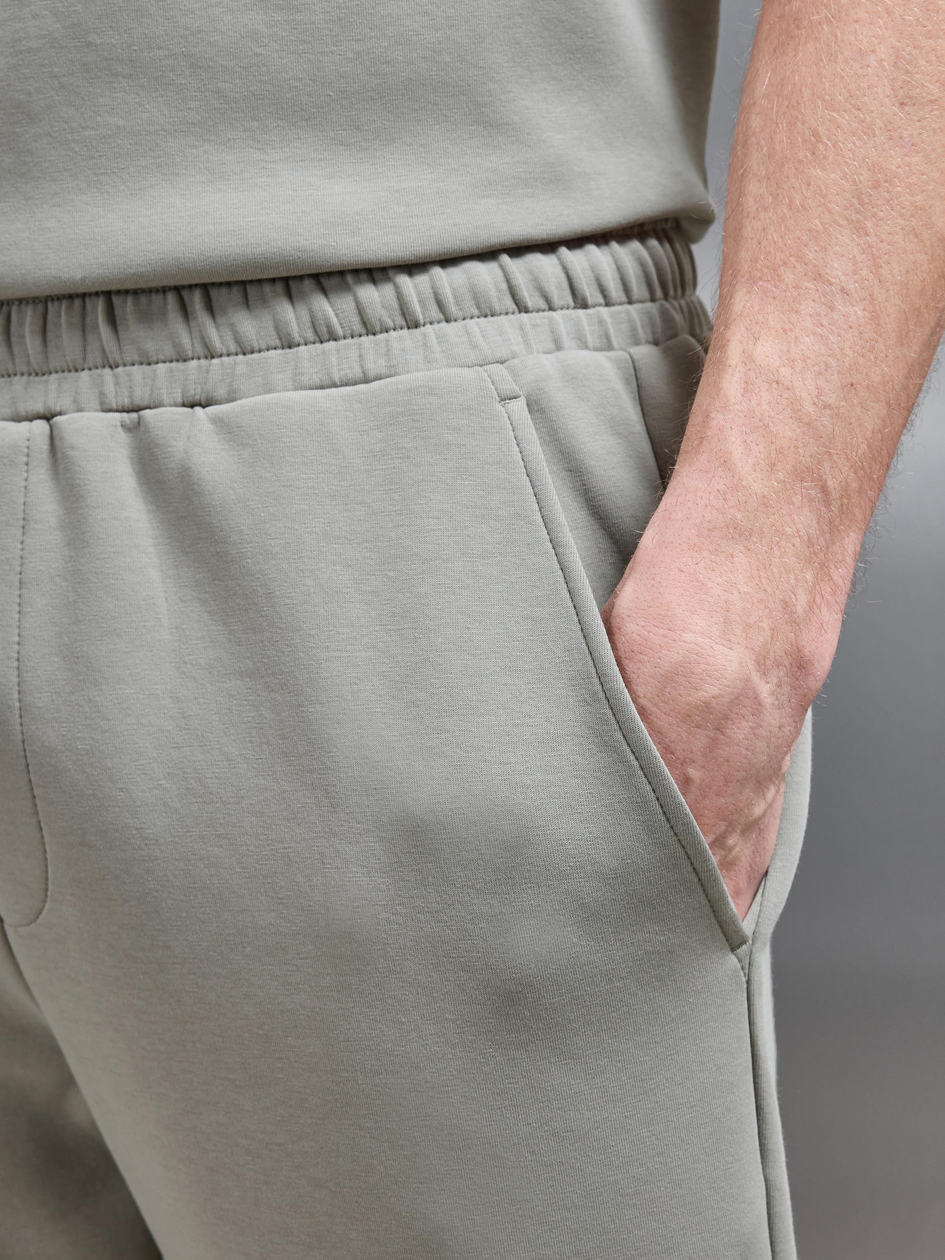 Mens Everyday Luxe Straight Leg Jogger in Stone