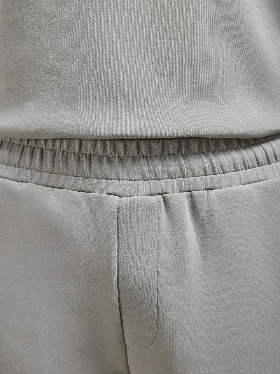 Mens Everyday Luxe Straight Leg Jogger in Stone
