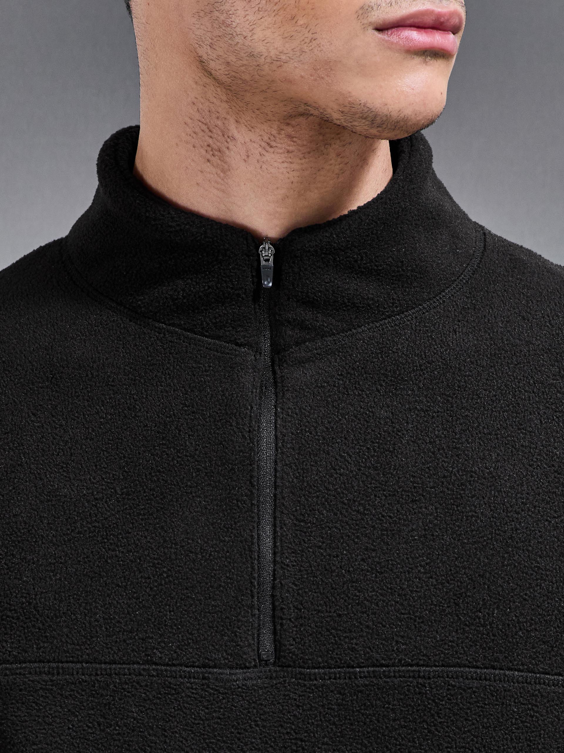 Mens Fleece Relaxed Fit Half Zip in Black