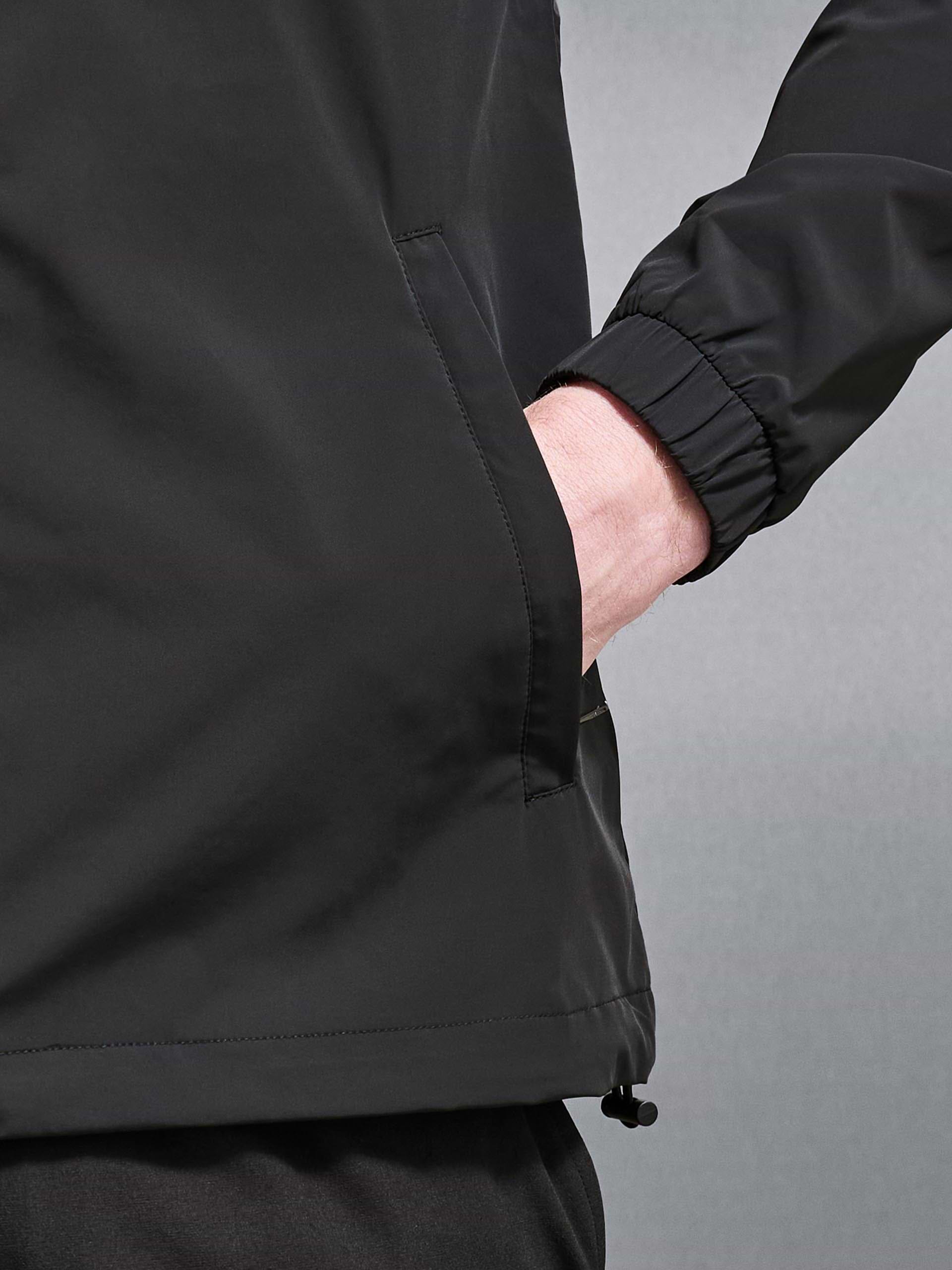 Flex Shell Windbreaker in Black
