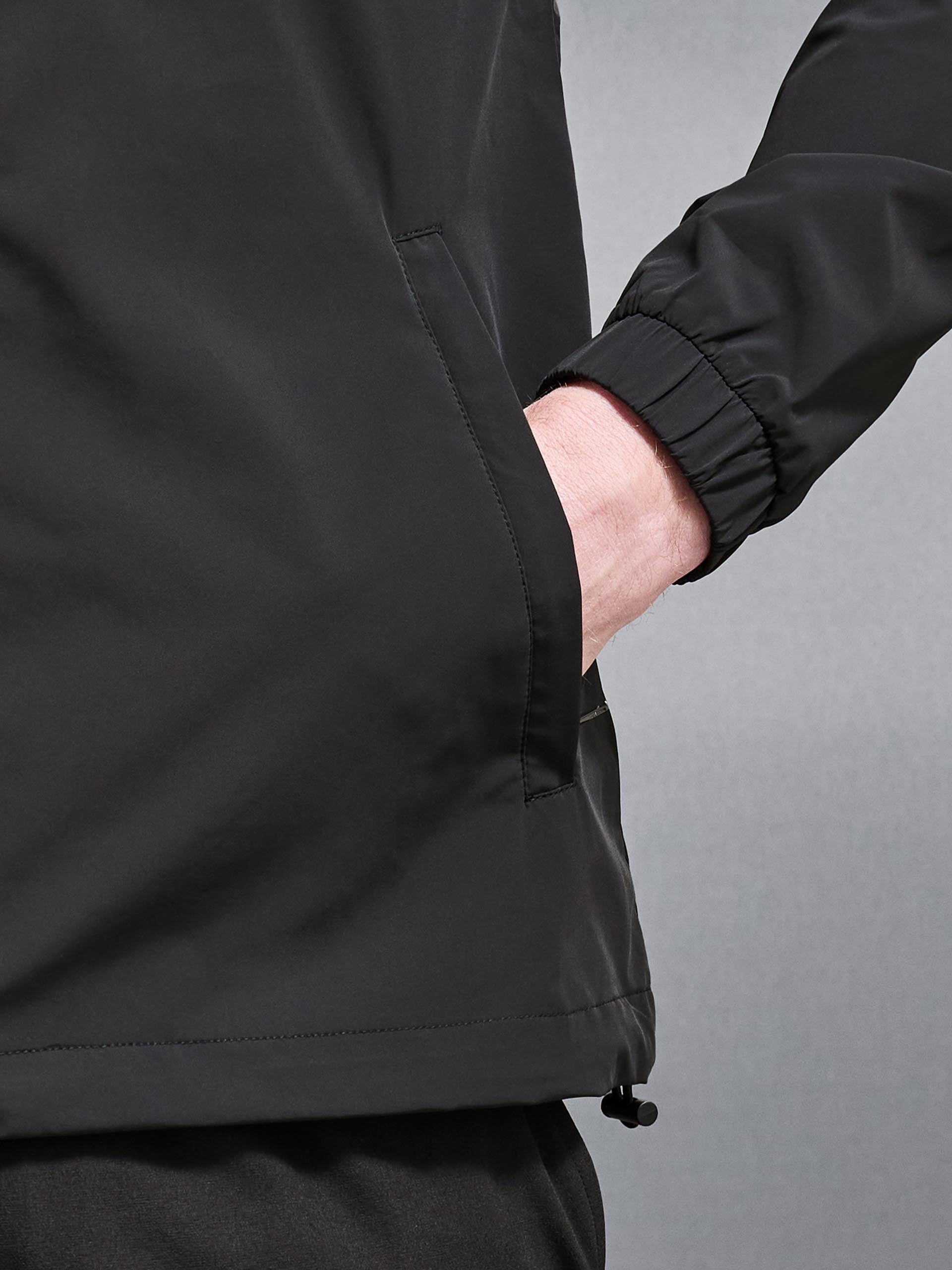 Mens Flex Shell Windbreaker in Black