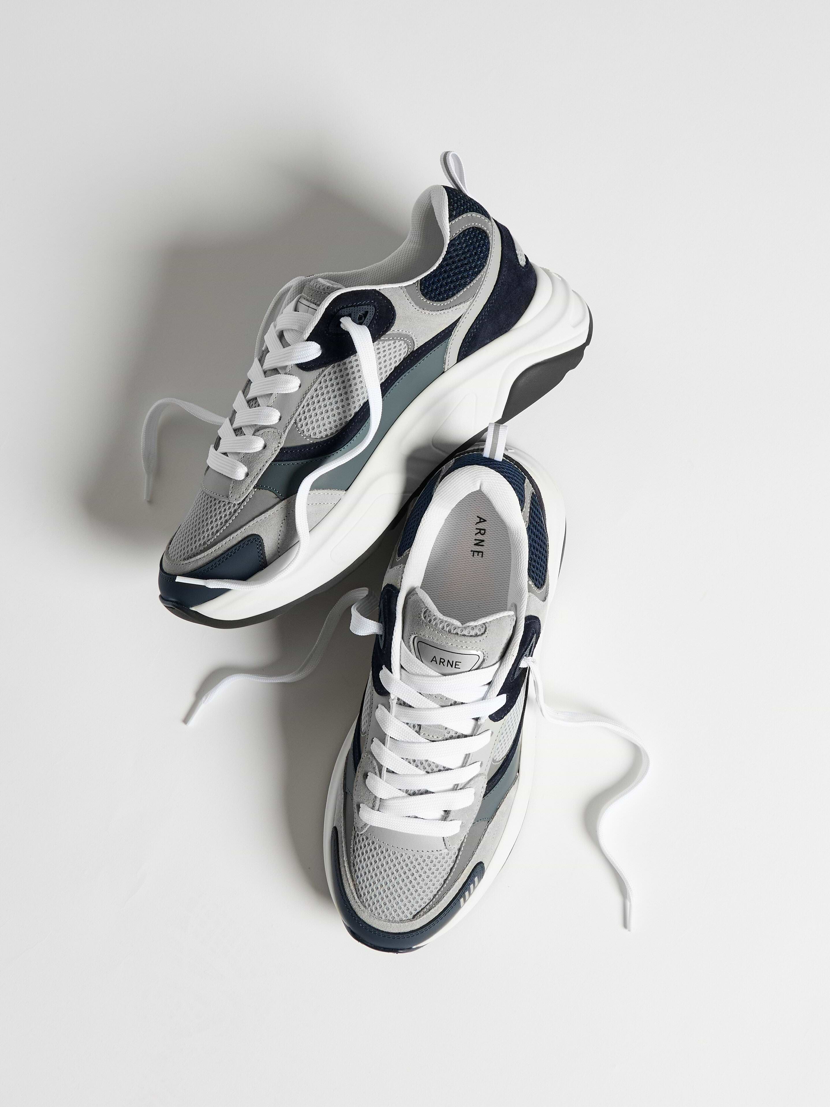 Mens Flow Runner in Air Force Blue